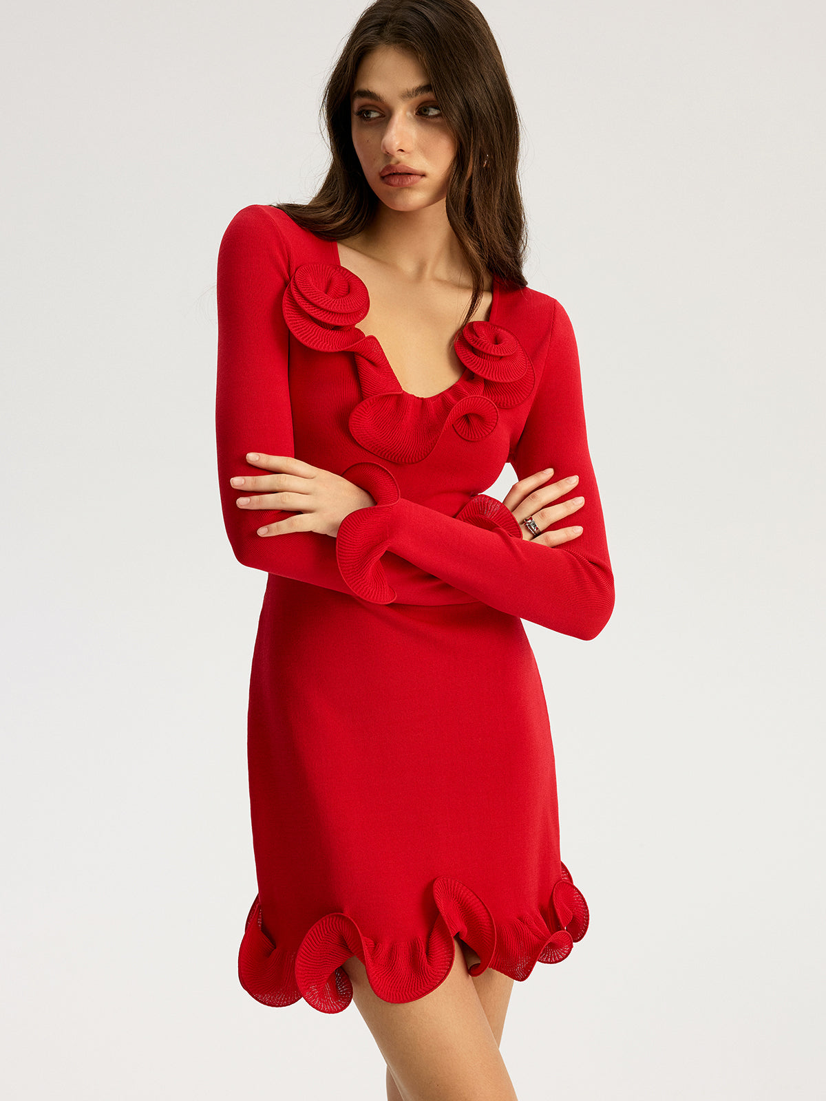 Mini-Kleid mit Rüschen und langen Ärmeln