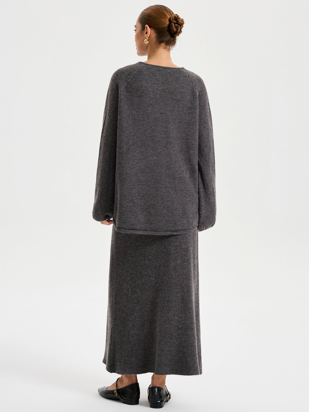 Minimalistische Wickelpullover-Kombination