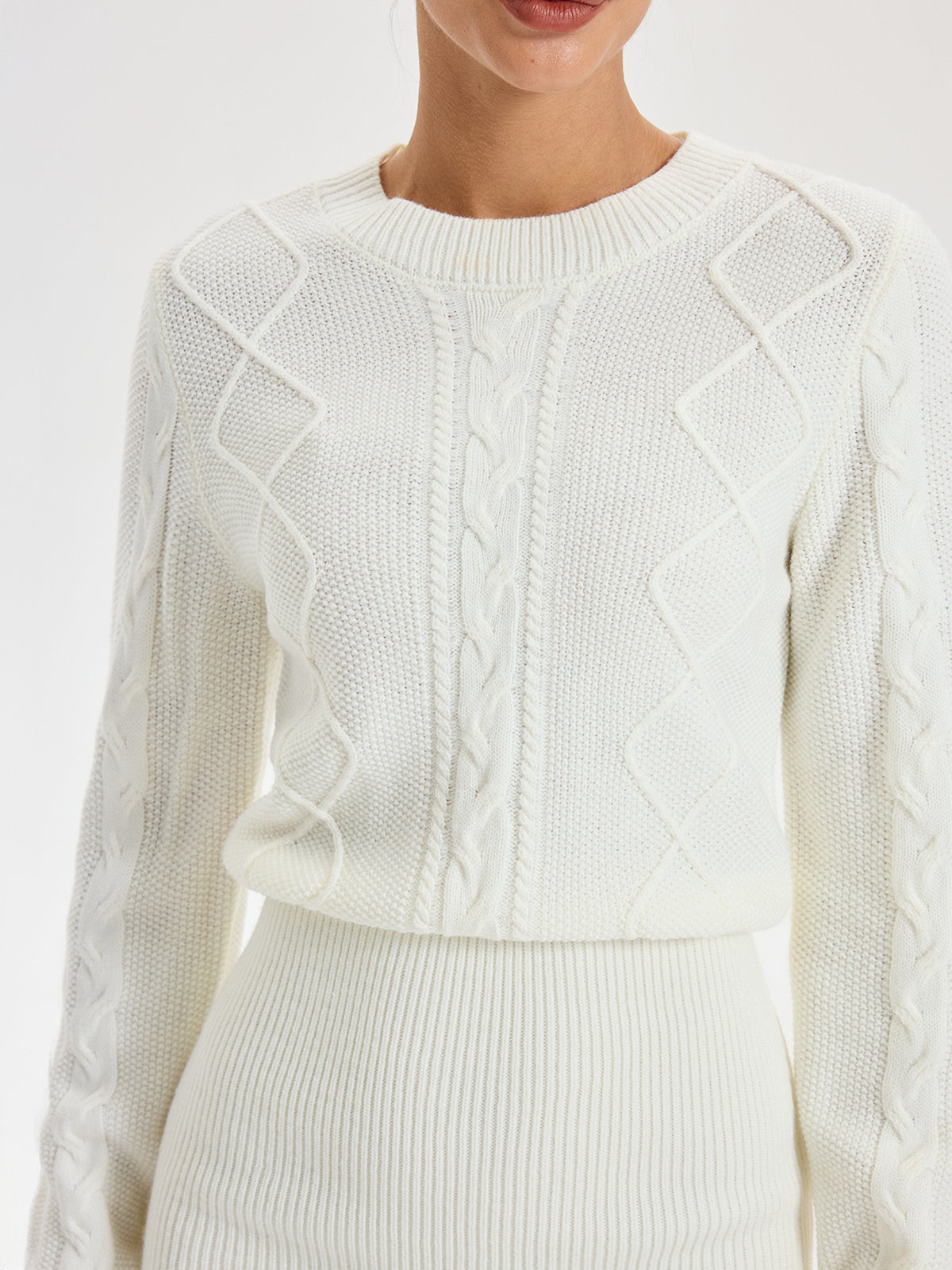 Robe pull à col rond en maille torsadée