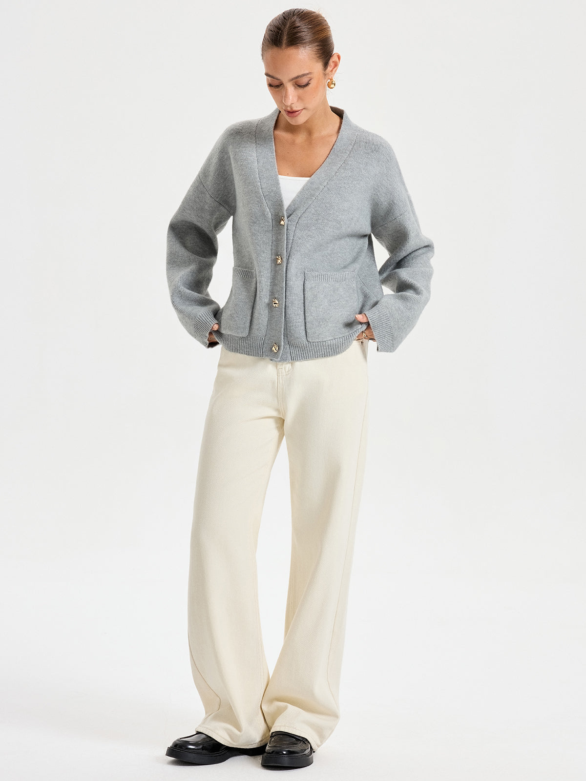 V-Ausschnitt Strickjacke mit Taschen und Metallknöpfen