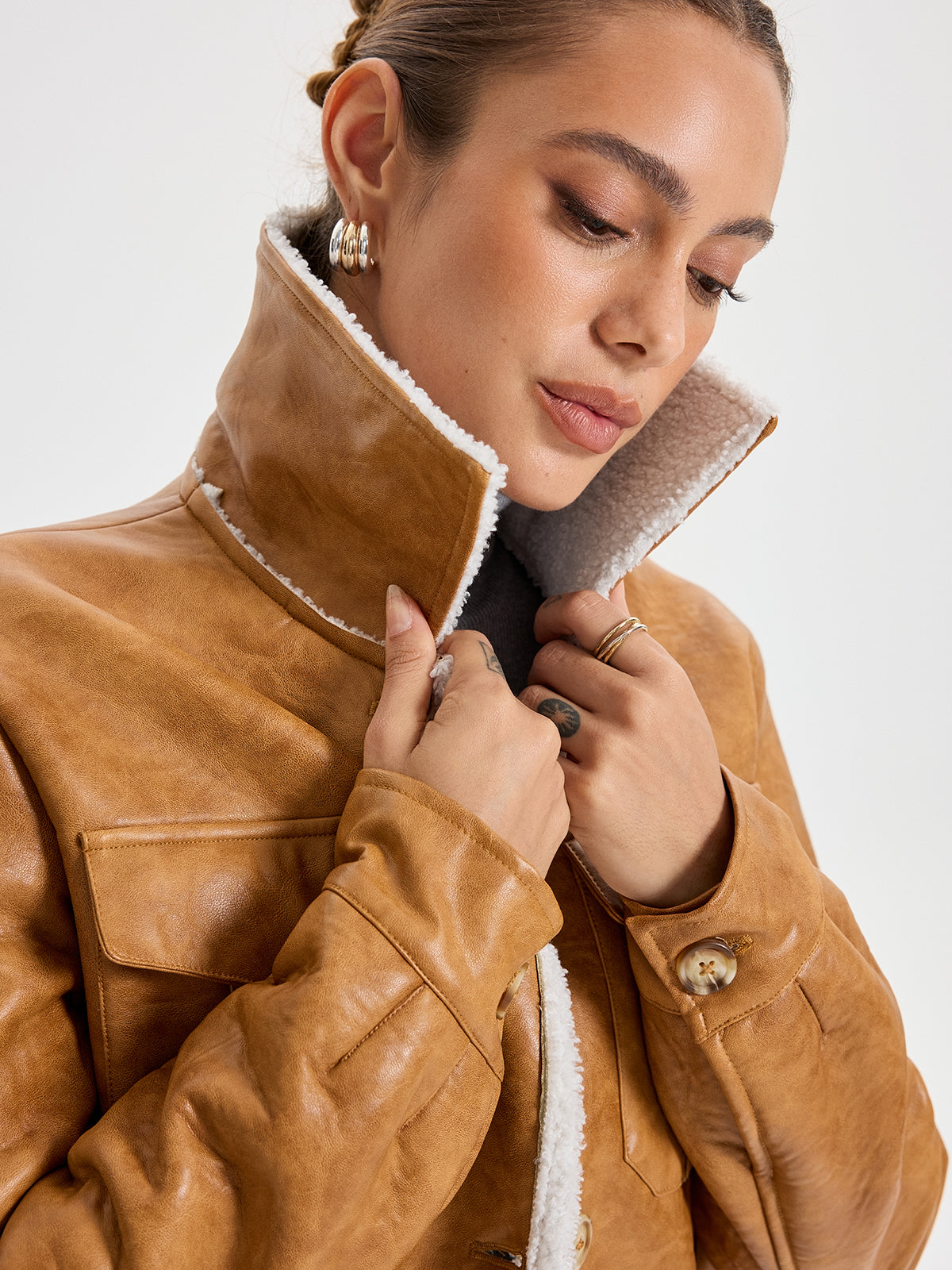 Einreihige Shearling-Jacke mit aufgesetzten Taschen