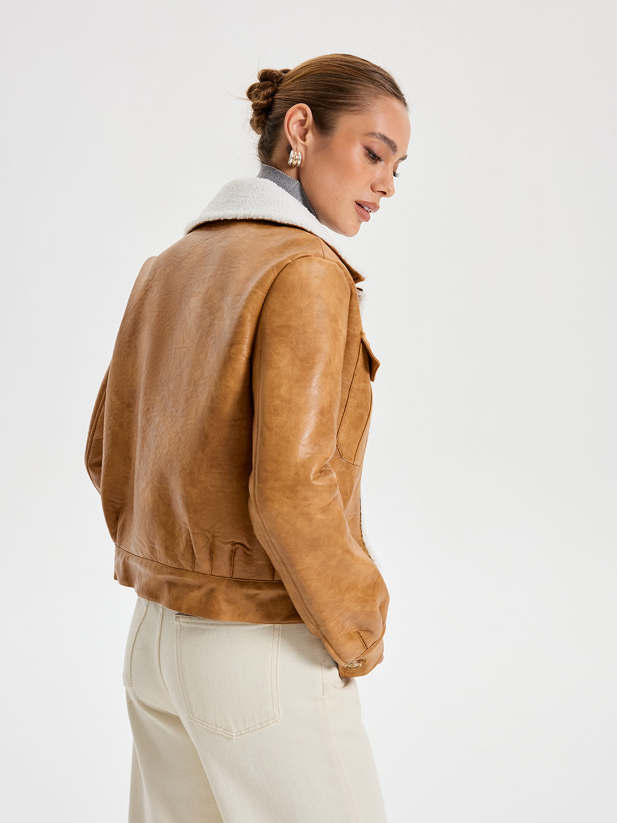 Einreihige Shearling-Jacke mit aufgesetzten Taschen