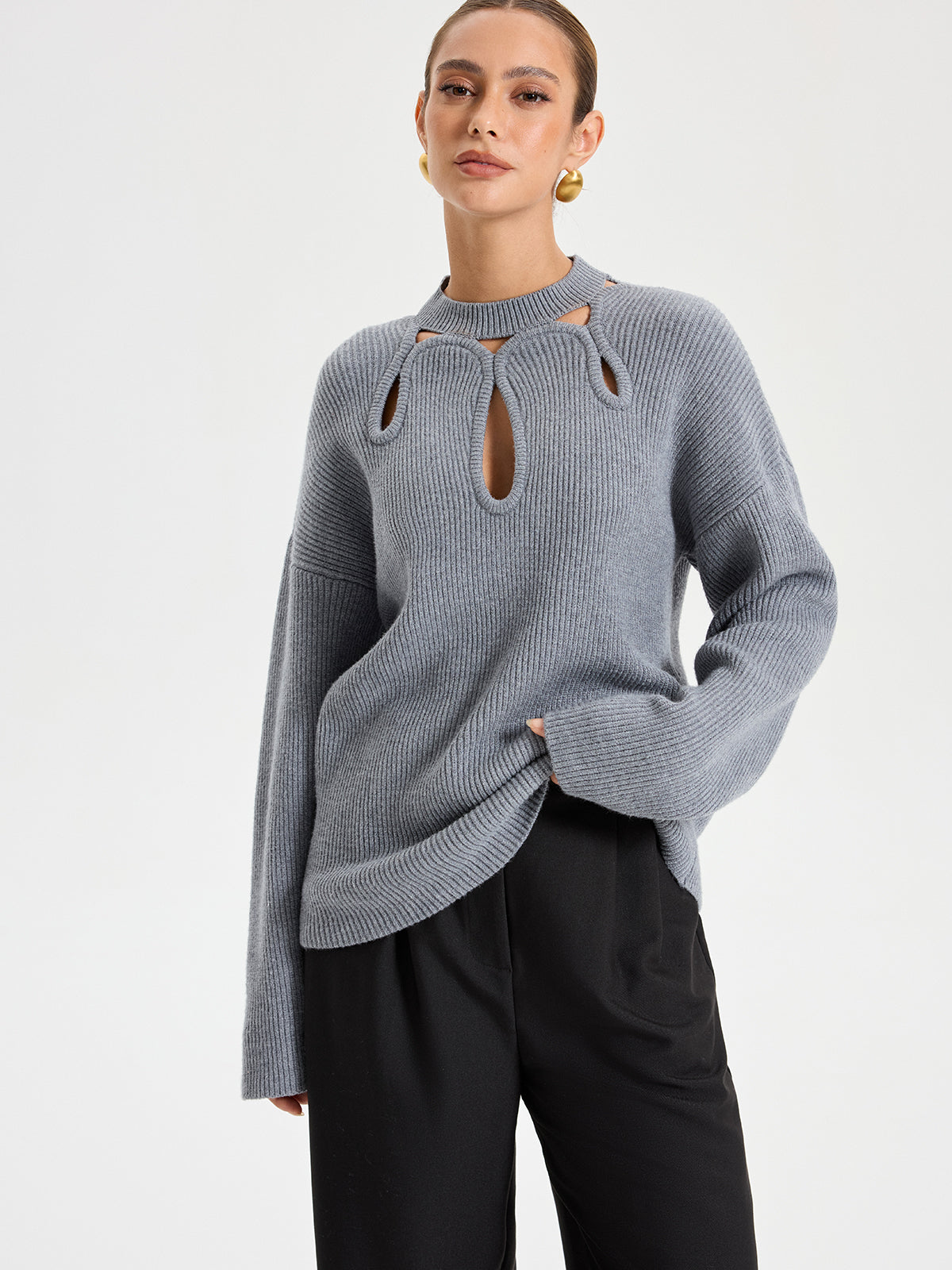 Pull en maille découpé