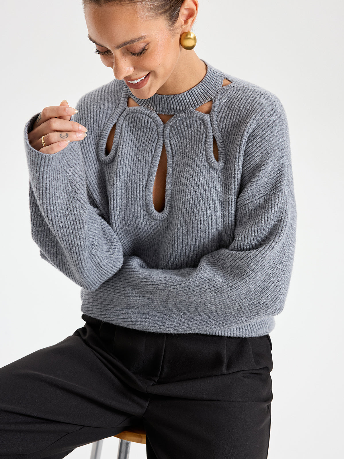 Pull en maille découpé