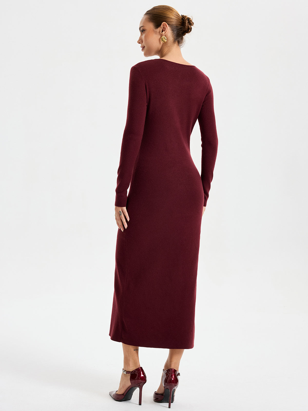 Robe en maille élégante à manches longues, col large et boutonnée sur le devant