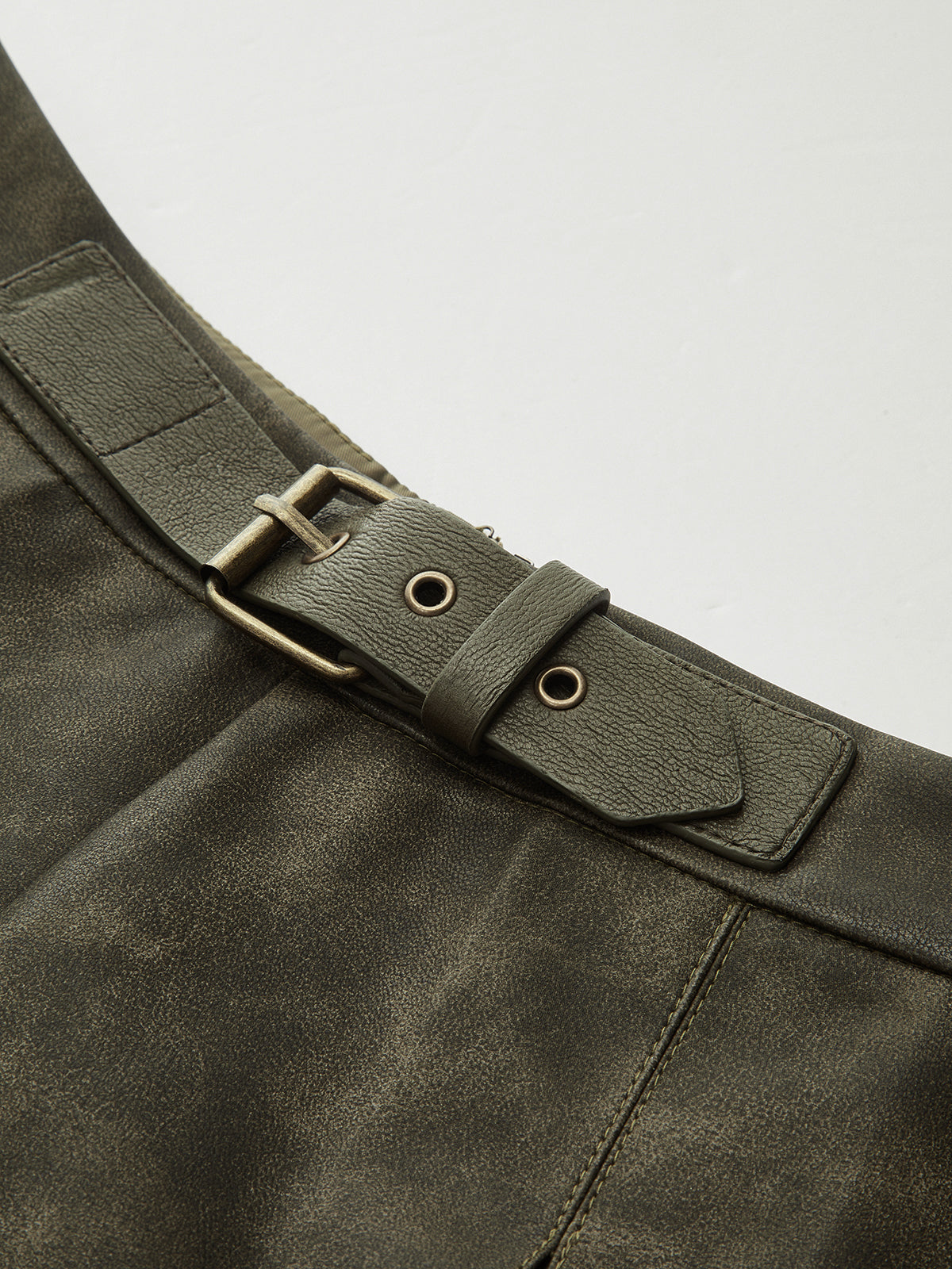 Shorts plissés en similicuir