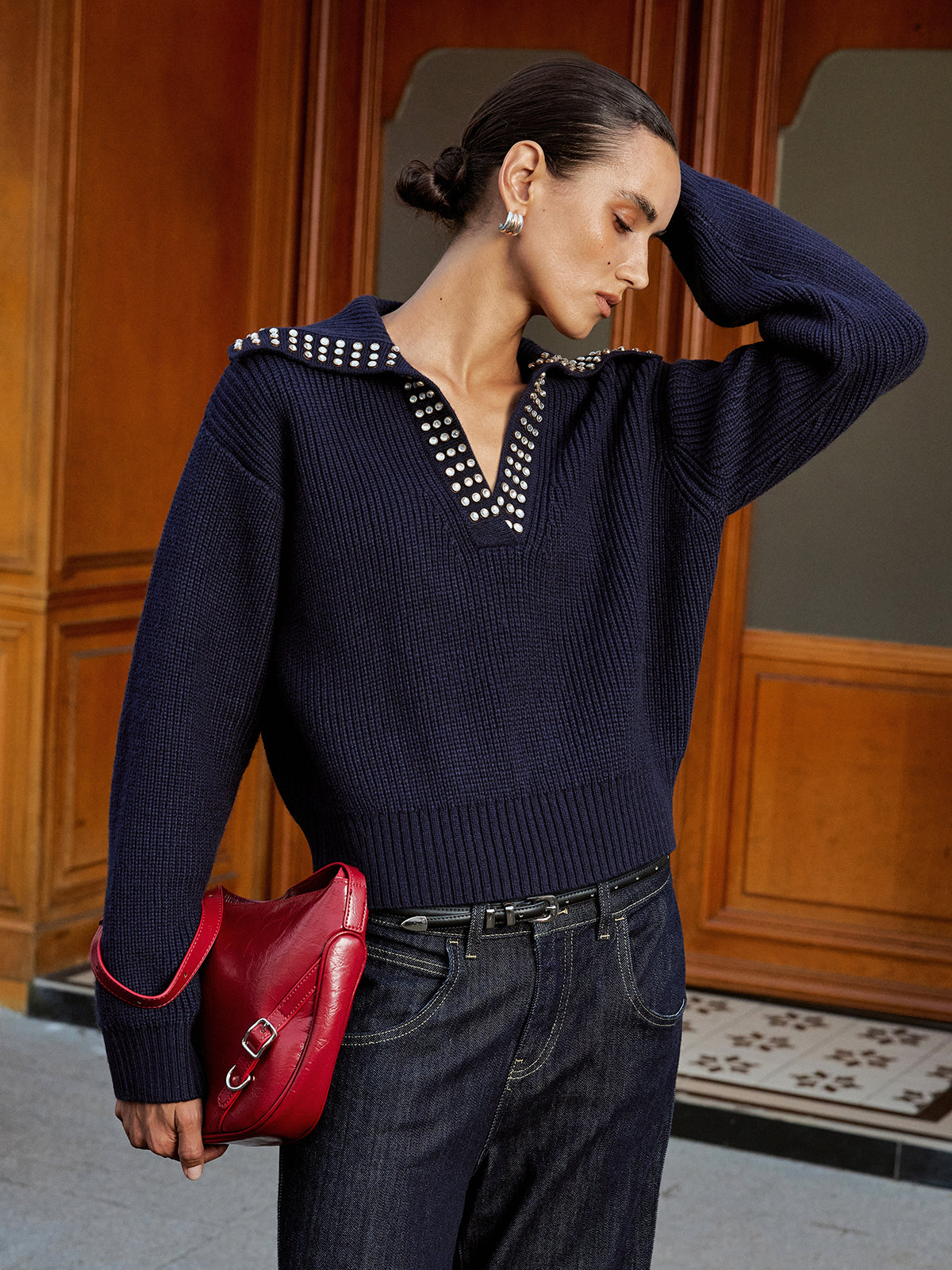 Pull en V en laine mélangée avec col clouté