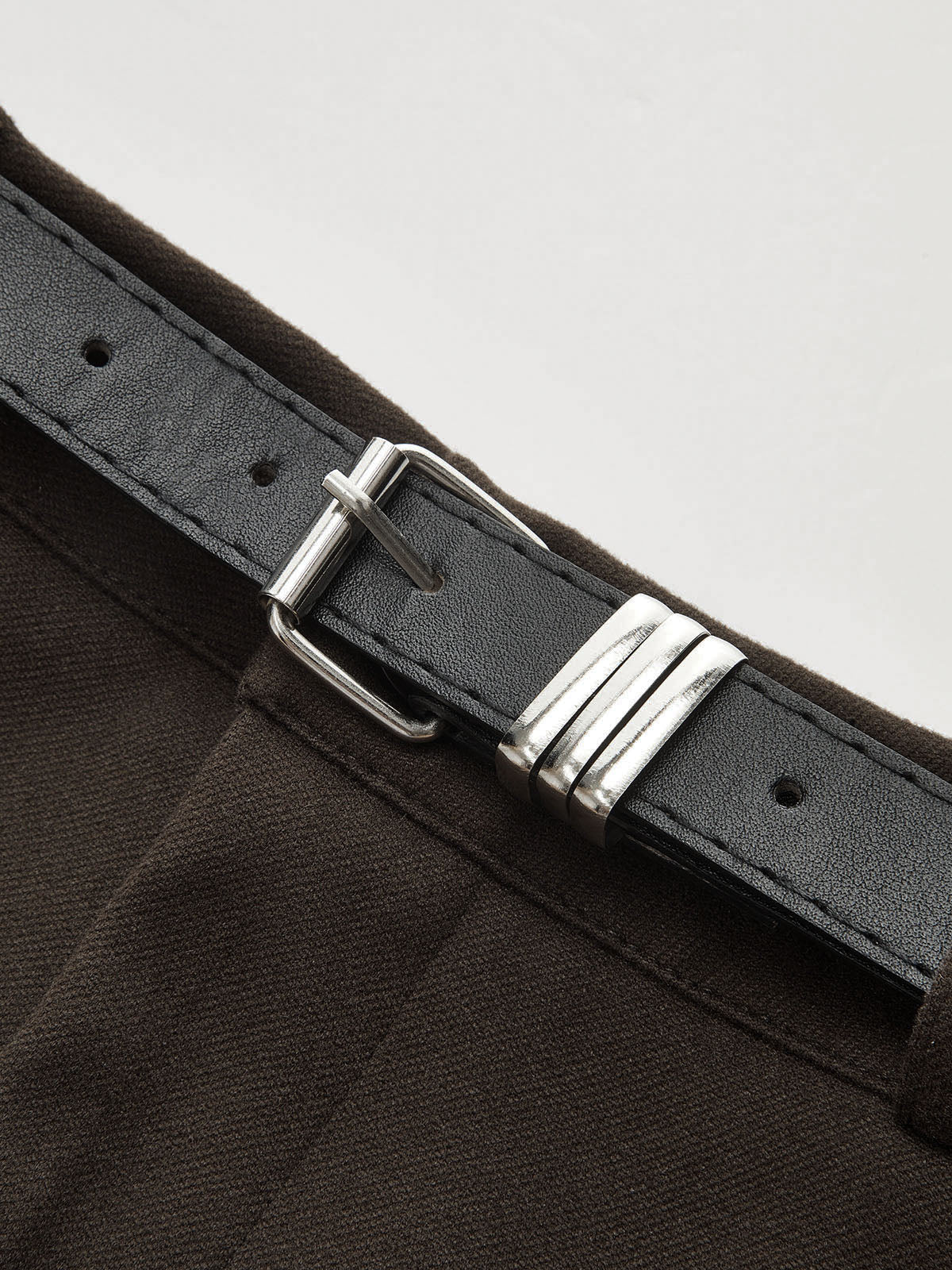 Mini-jupe avec ceinture décorative