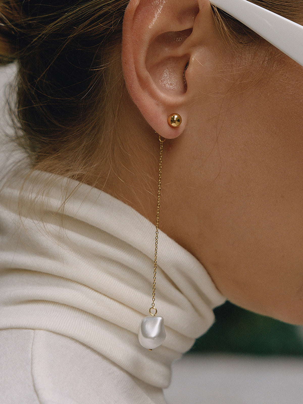 Boucles d'oreilles pendantes chaîne dorée perle baroque