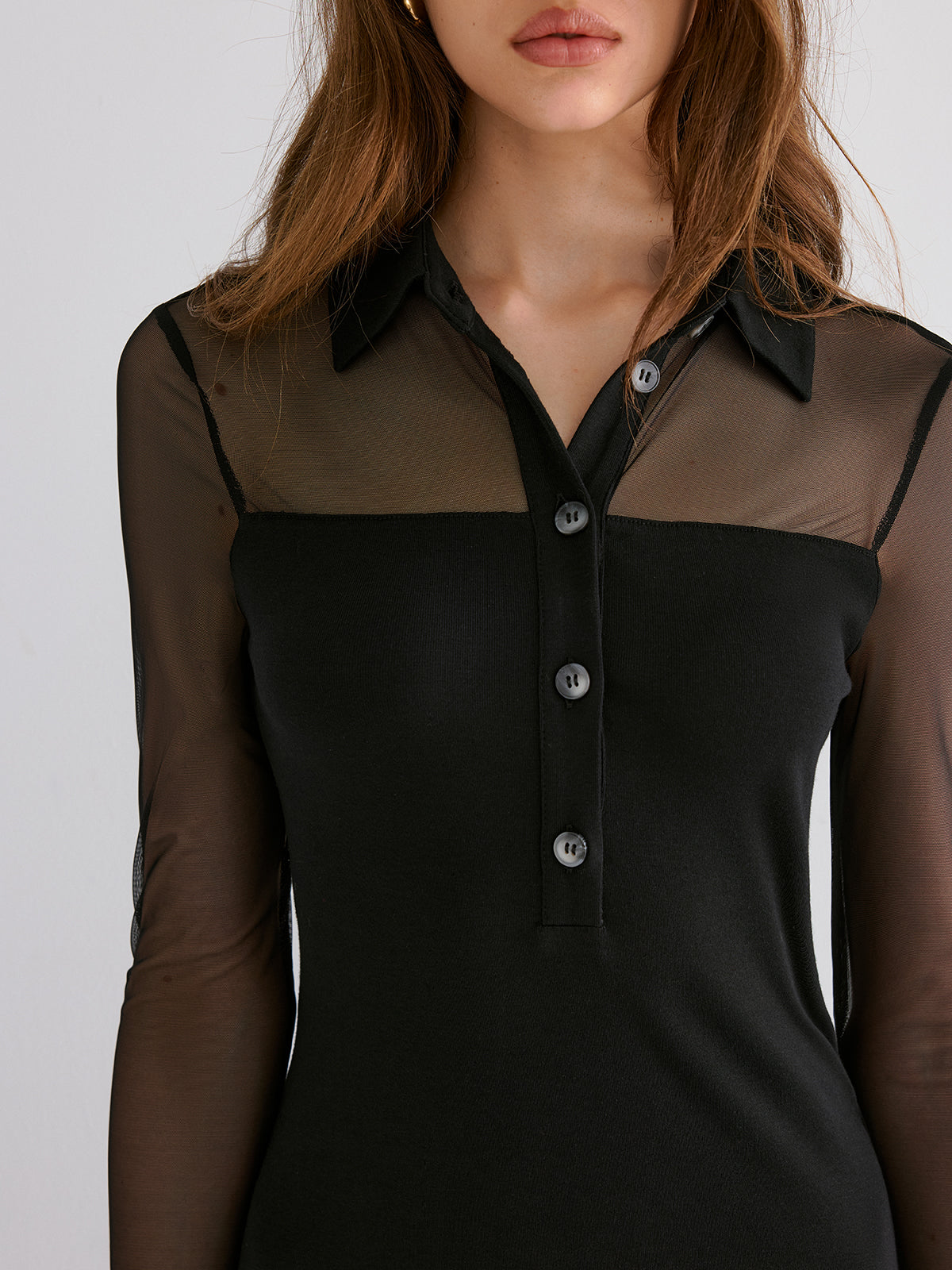 Midikleid mit kontrastierendem Mesh-Kragen