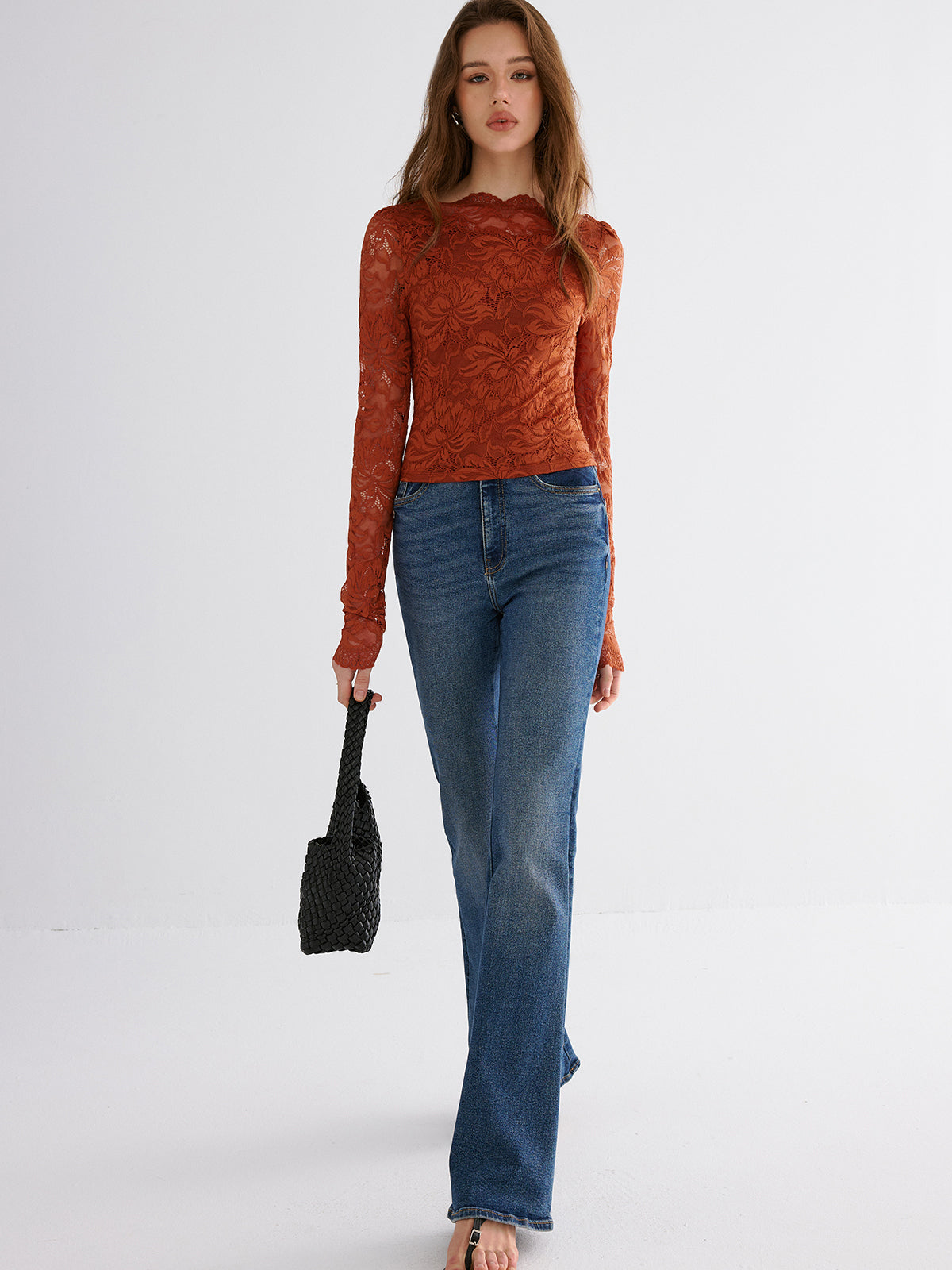 Blumenbesticktes bauchfreies Spitzenoberteil