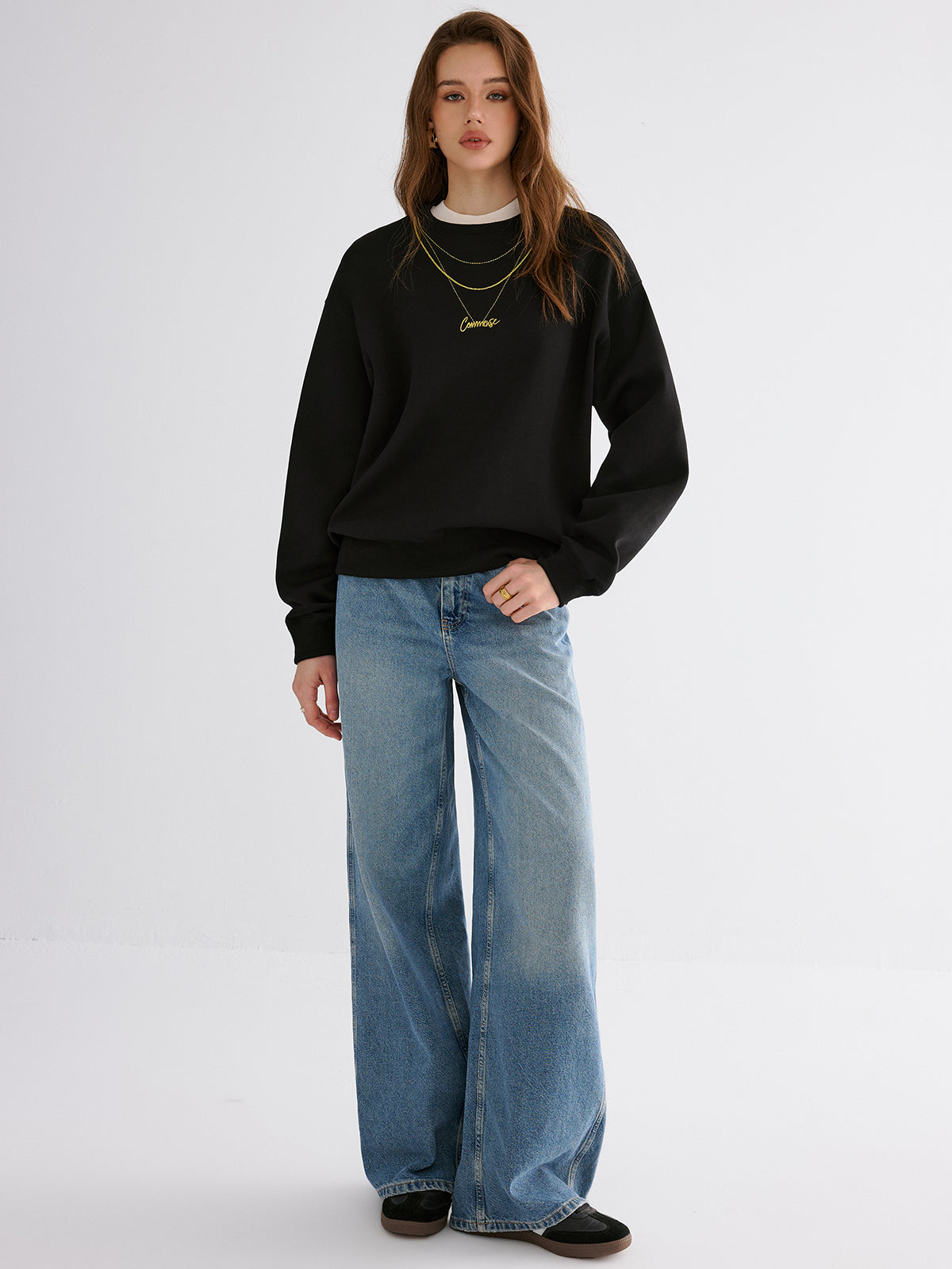 Sweatshirt mit goldener Kettenstickerei