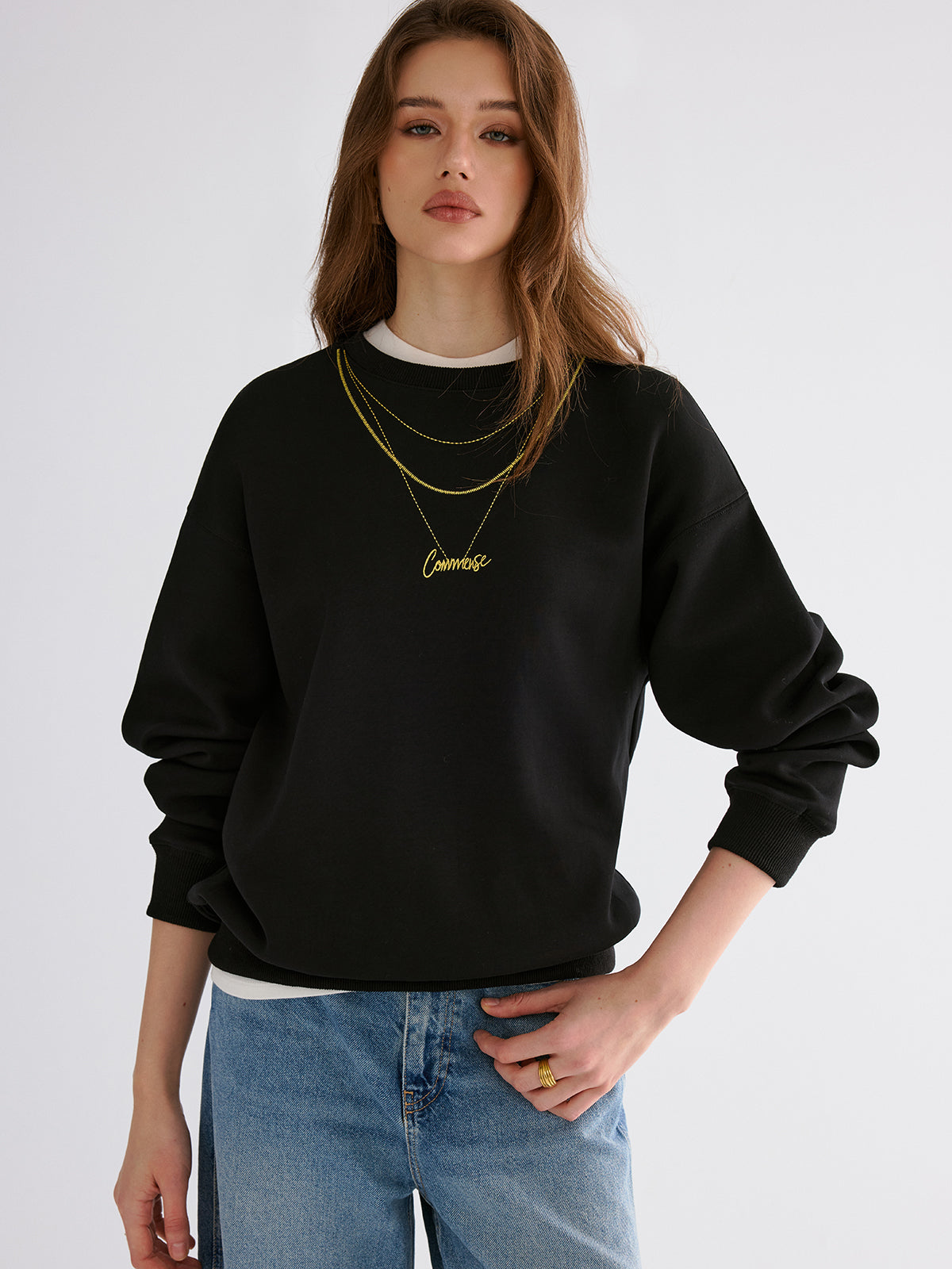 Sweatshirt mit goldener Kettenstickerei