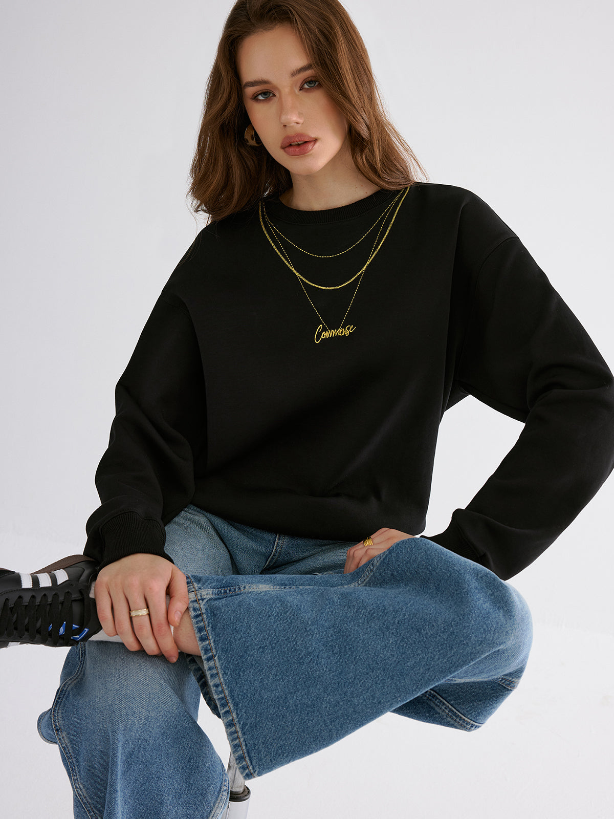 Sweatshirt mit goldener Kettenstickerei