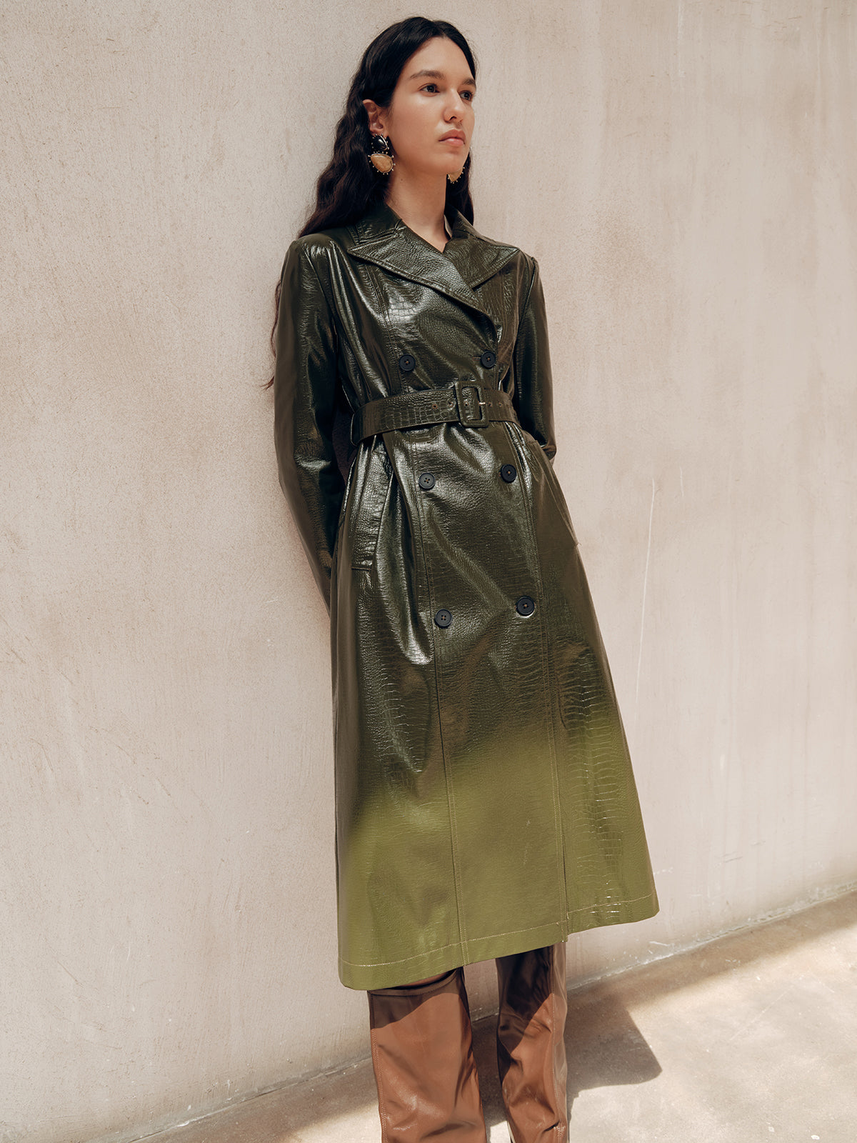Manteau ceinturé en similicuir à double boutonnage et dégradé