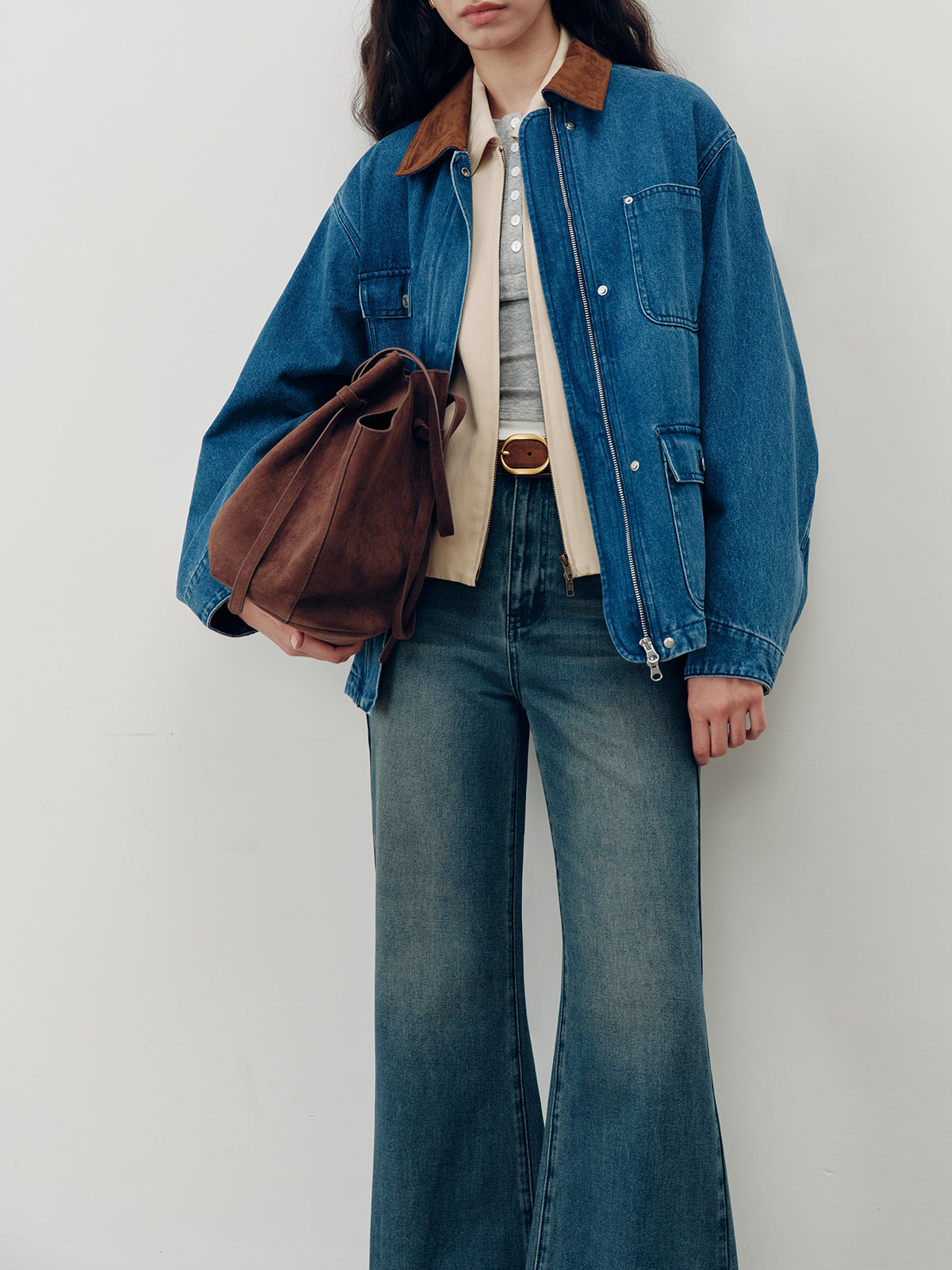 Jeansjacke mit Reißverschluss und Wildlederbesatz am Kragen