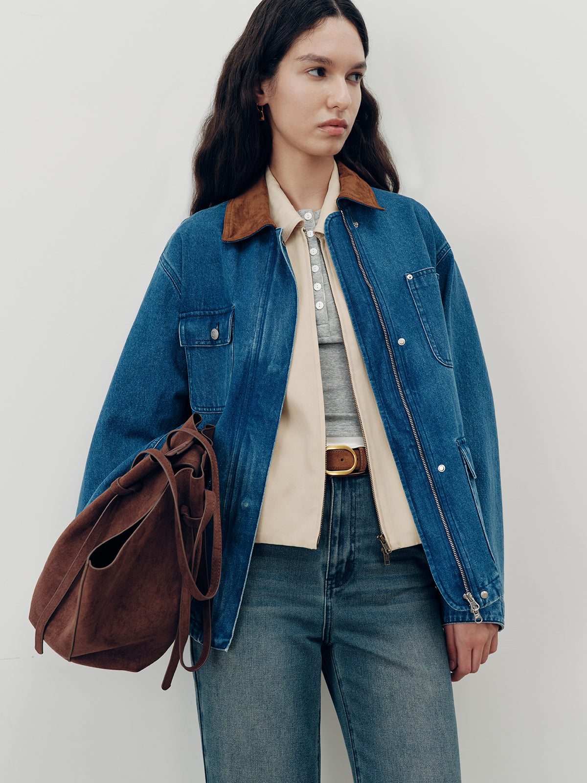 Jeansjacke mit Reißverschluss und Wildlederbesatz am Kragen