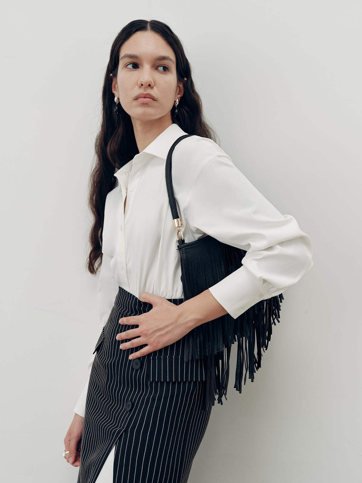 Ensemble deux pièces robe chemise et jupe fendue à fines rayures