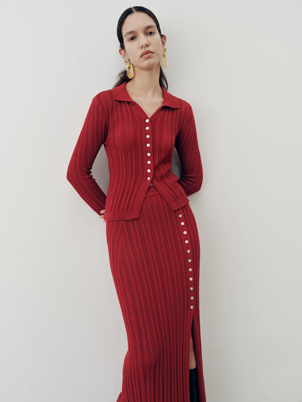 Ensemble haut en maille à col et jupe fendue
