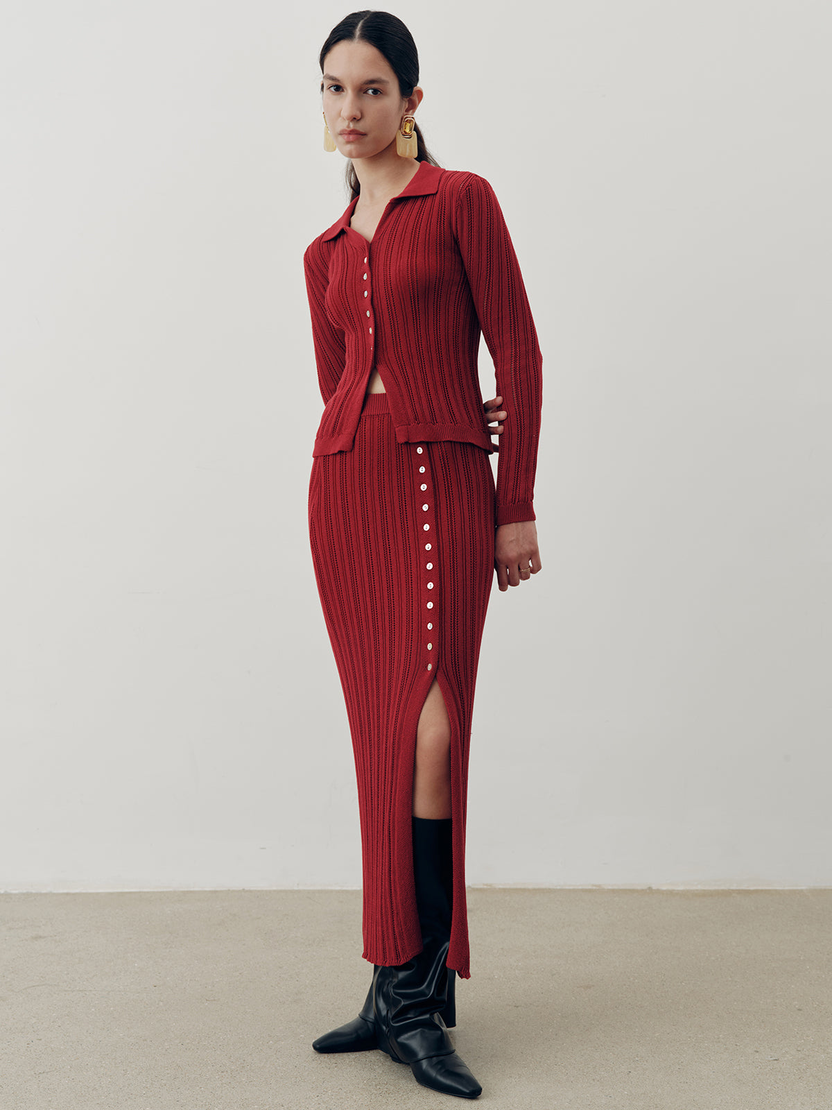 Ensemble haut en maille à col et jupe fendue