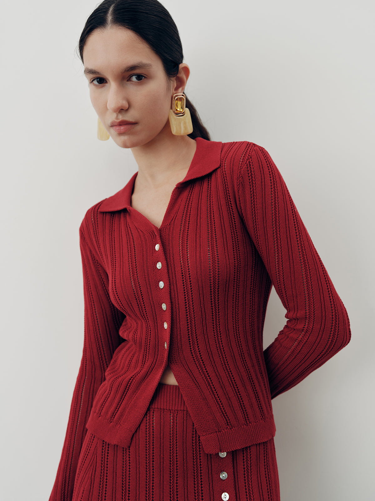 Ensemble haut en maille à col et jupe fendue
