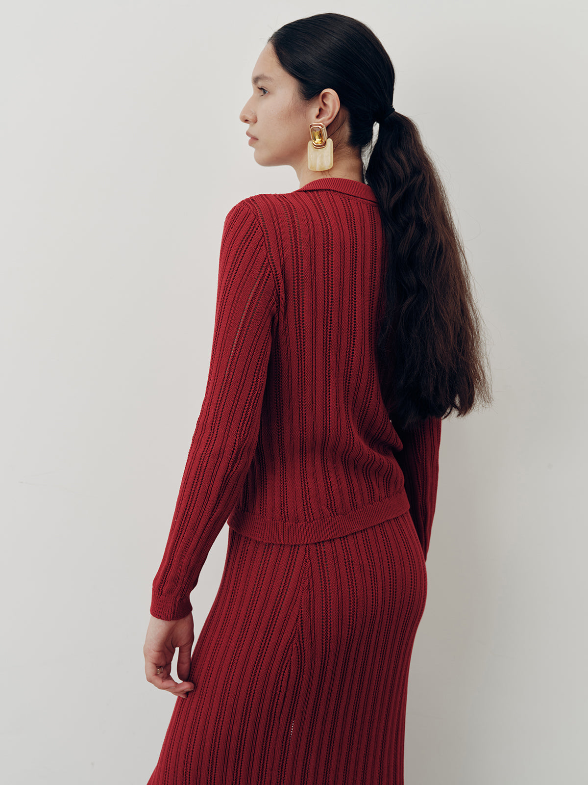 Set aus Strickoberteil mit Kragen und Rock mit Schlitz