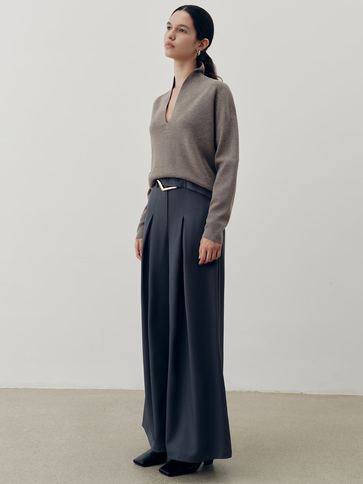 Pull en mélange de laine à décolleté en V profond