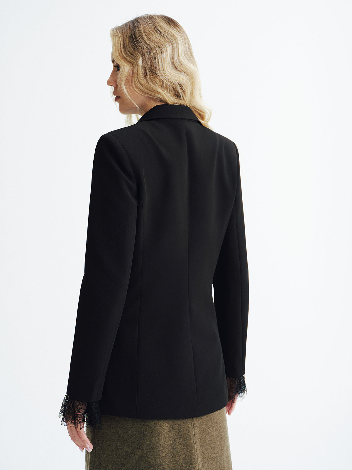 Taillierter Blazer mit Spitzendetail