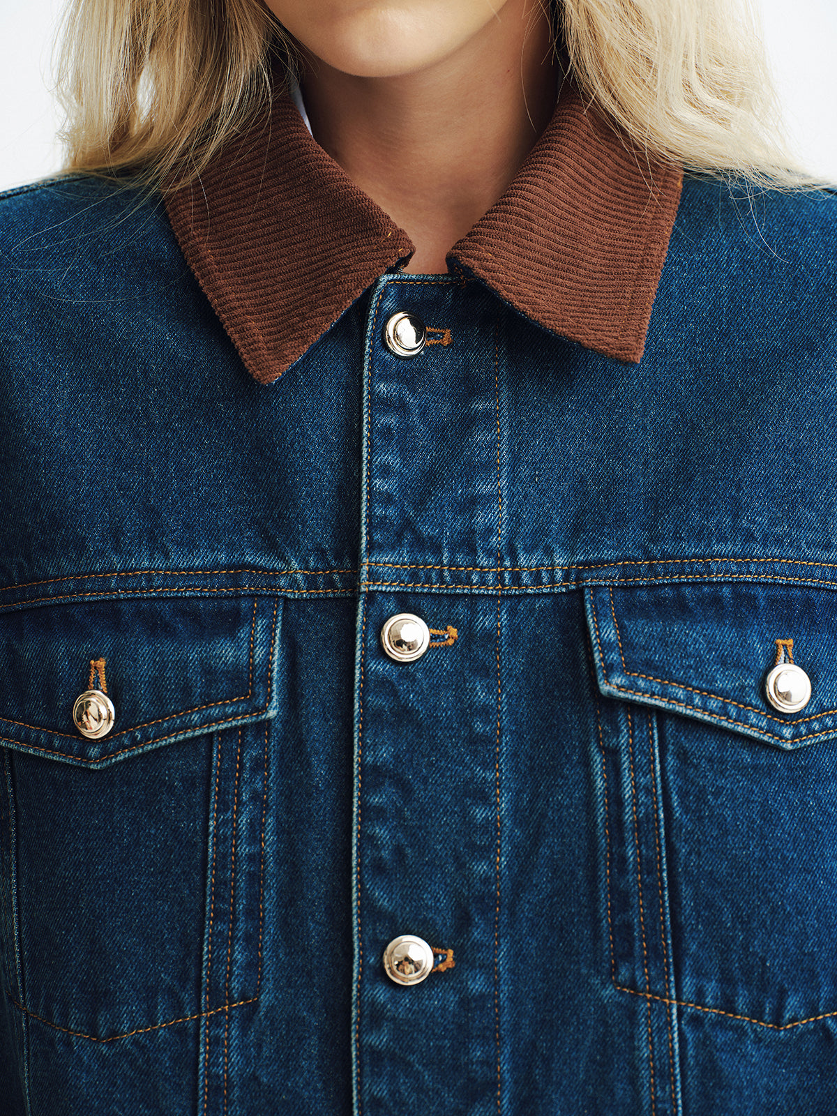 Jeansjacke mit Cordkragen