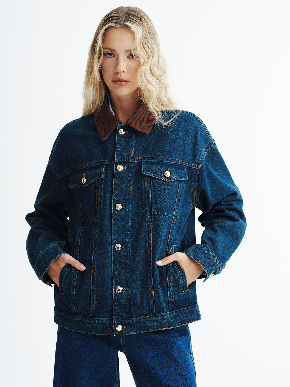 Jeansjacke mit Cordkragen