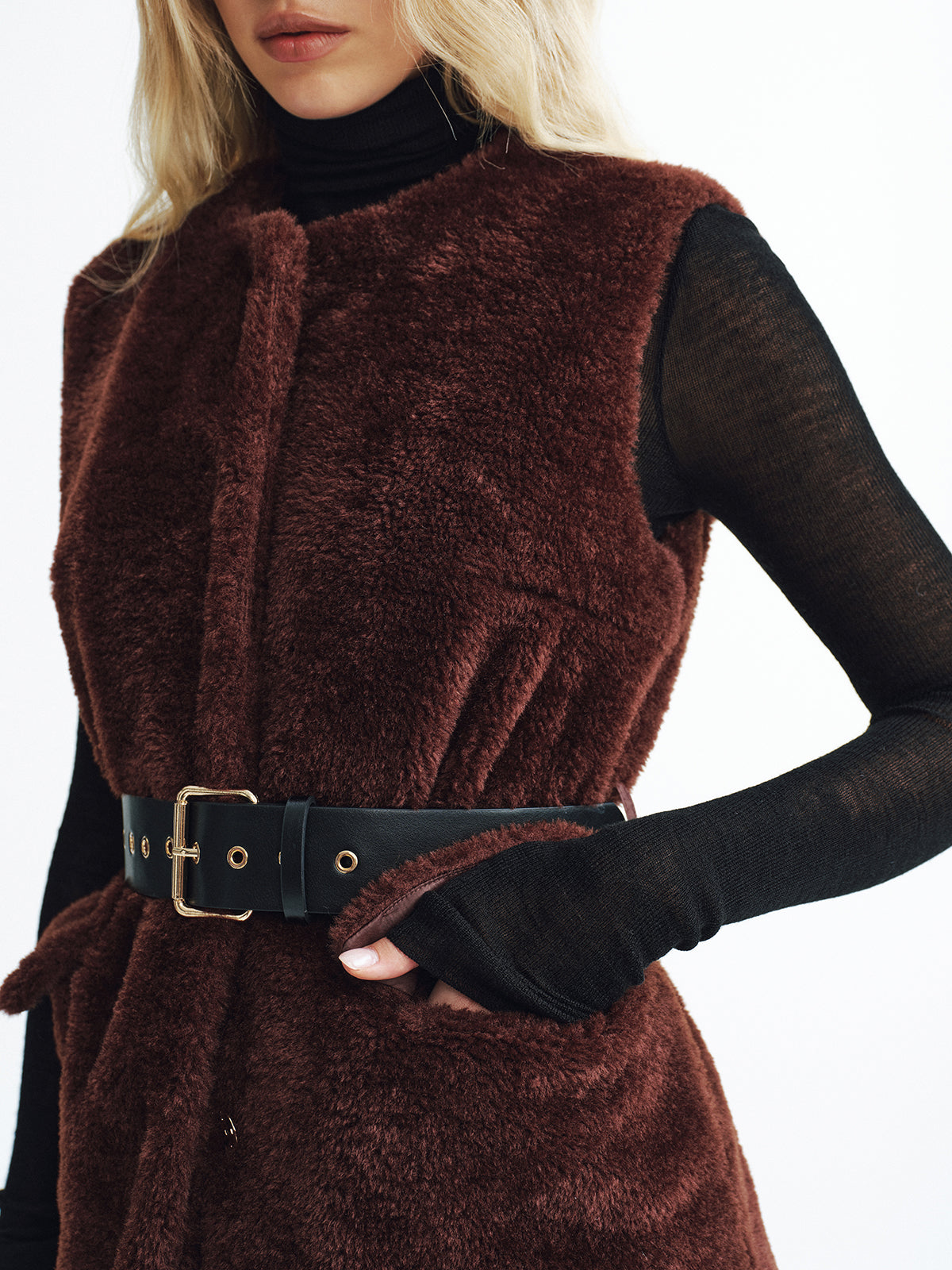 Gilet ceinturé en fausse fourrure