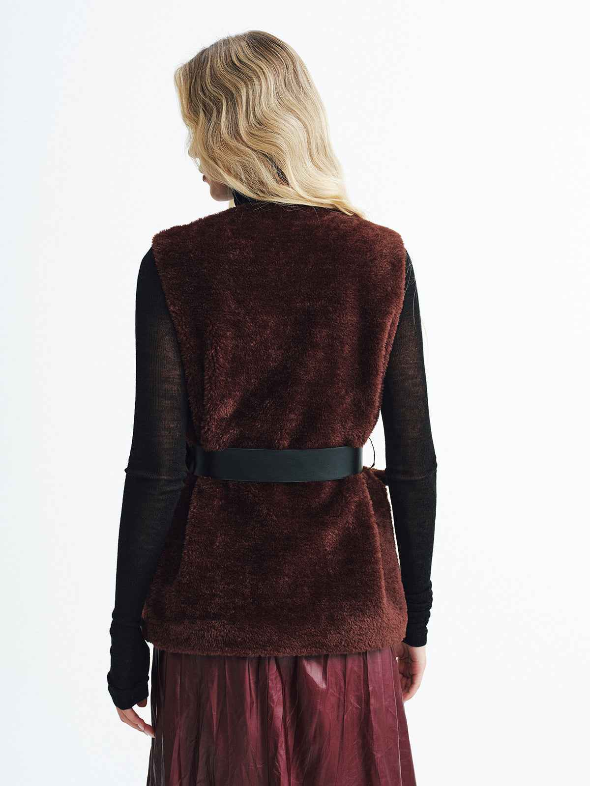 Gilet ceinturé en fausse fourrure