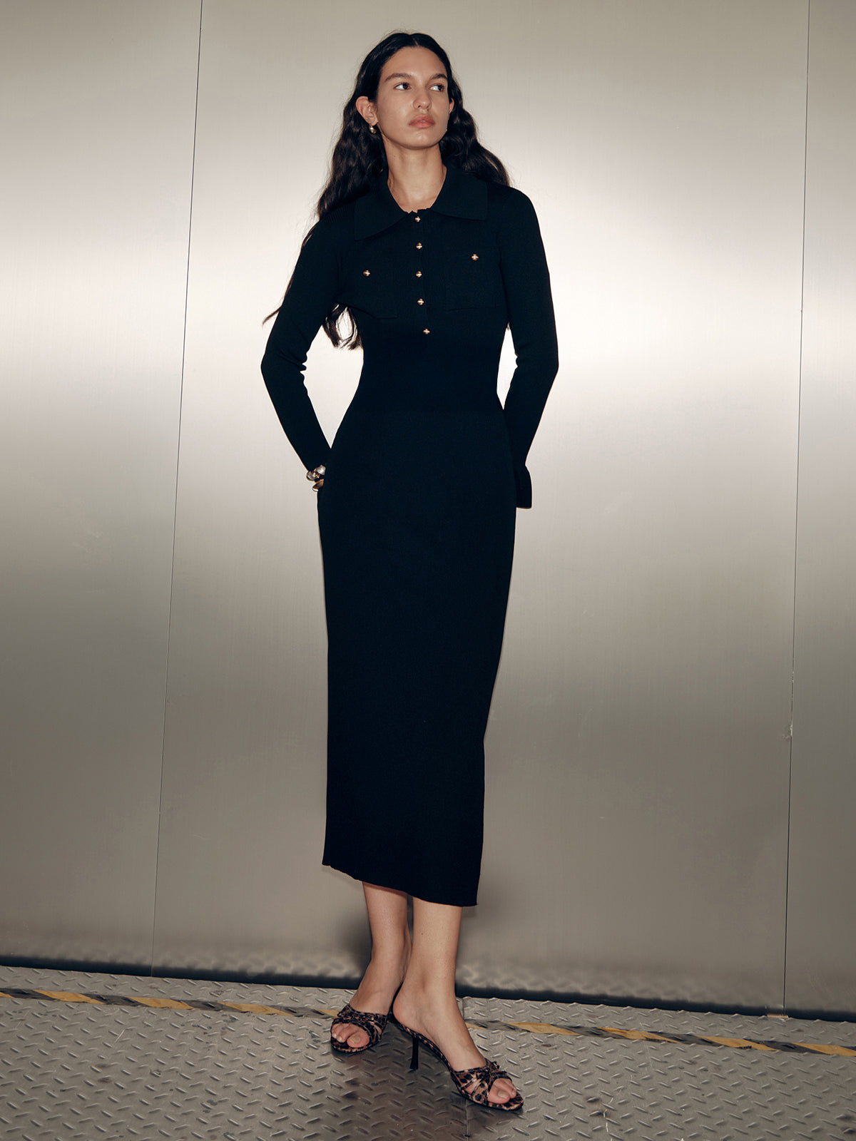 Maxikleid mit Kragen und langen Ärmeln