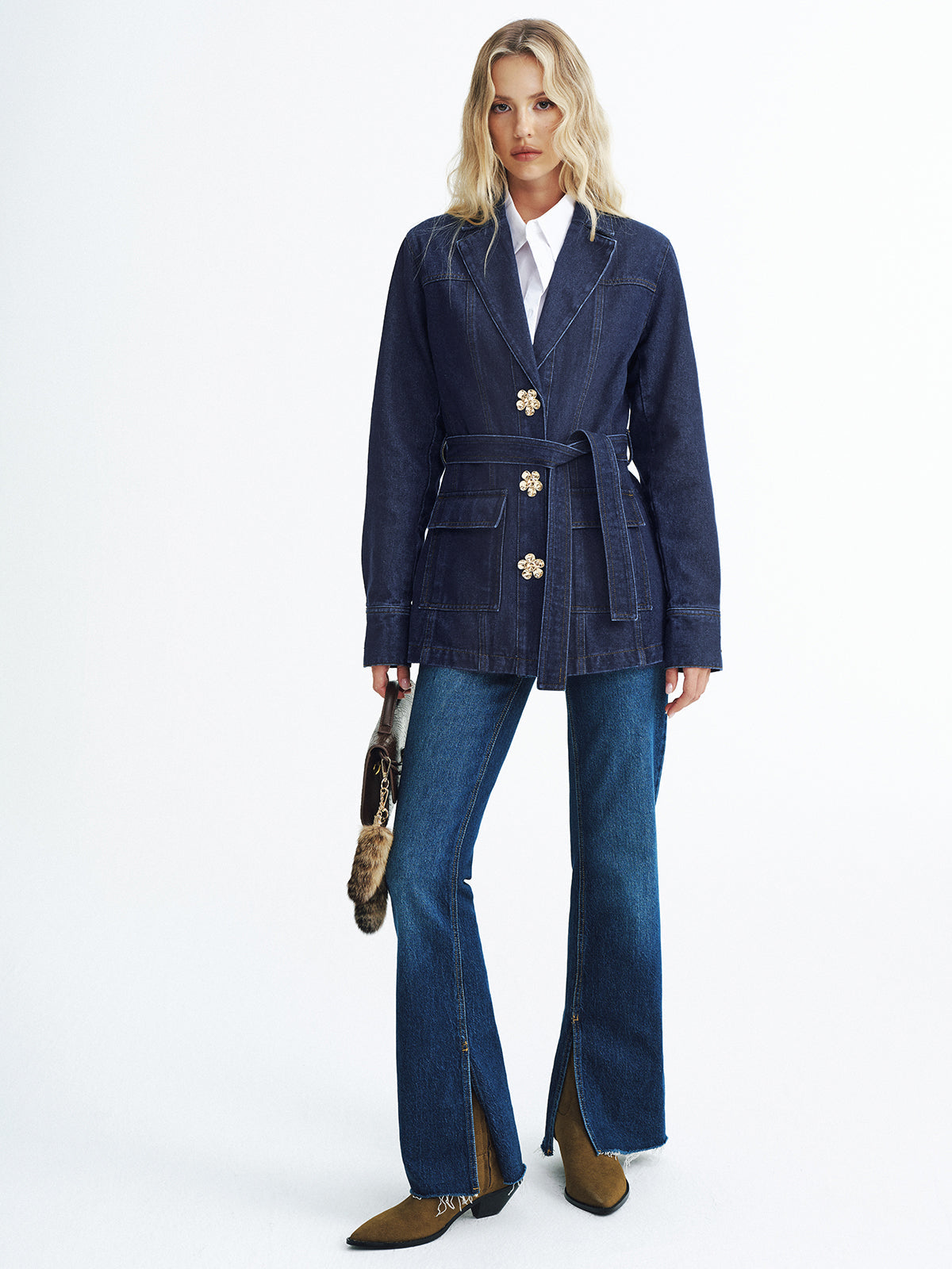 Metallisch geblümte Jeansjacke mit Gürtel