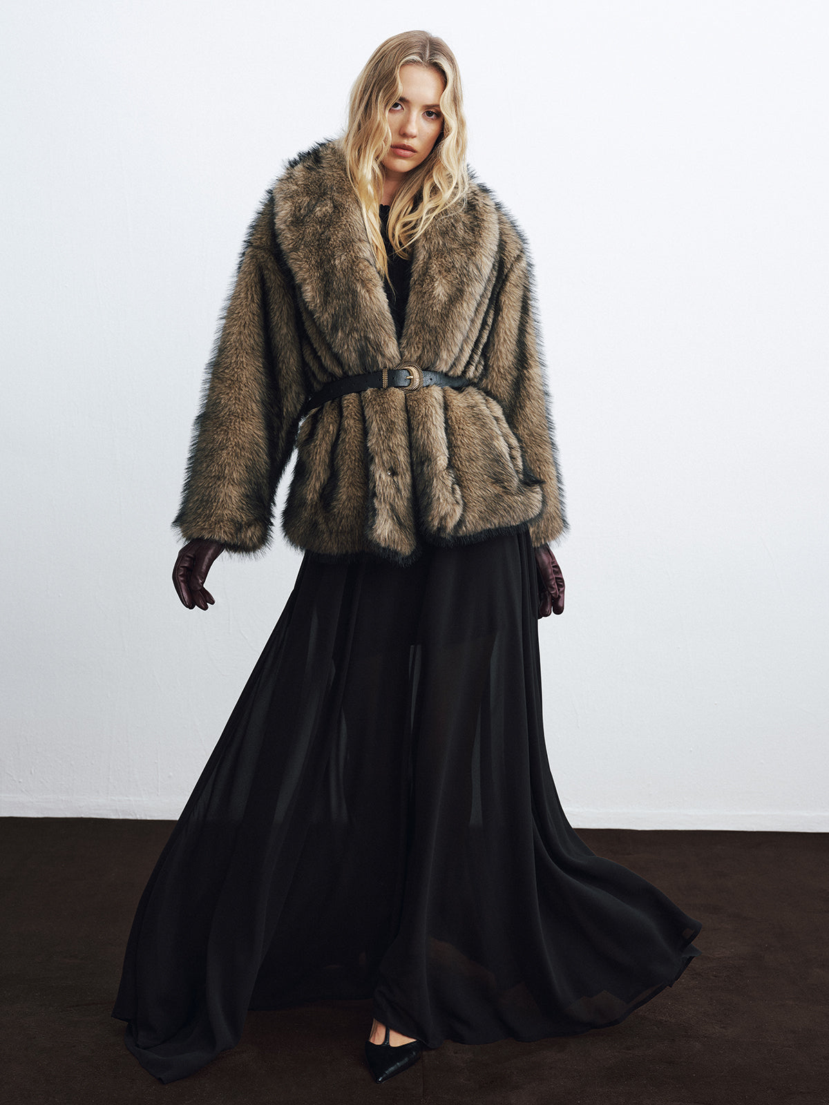 Manteau ceinturé en fausse fourrure