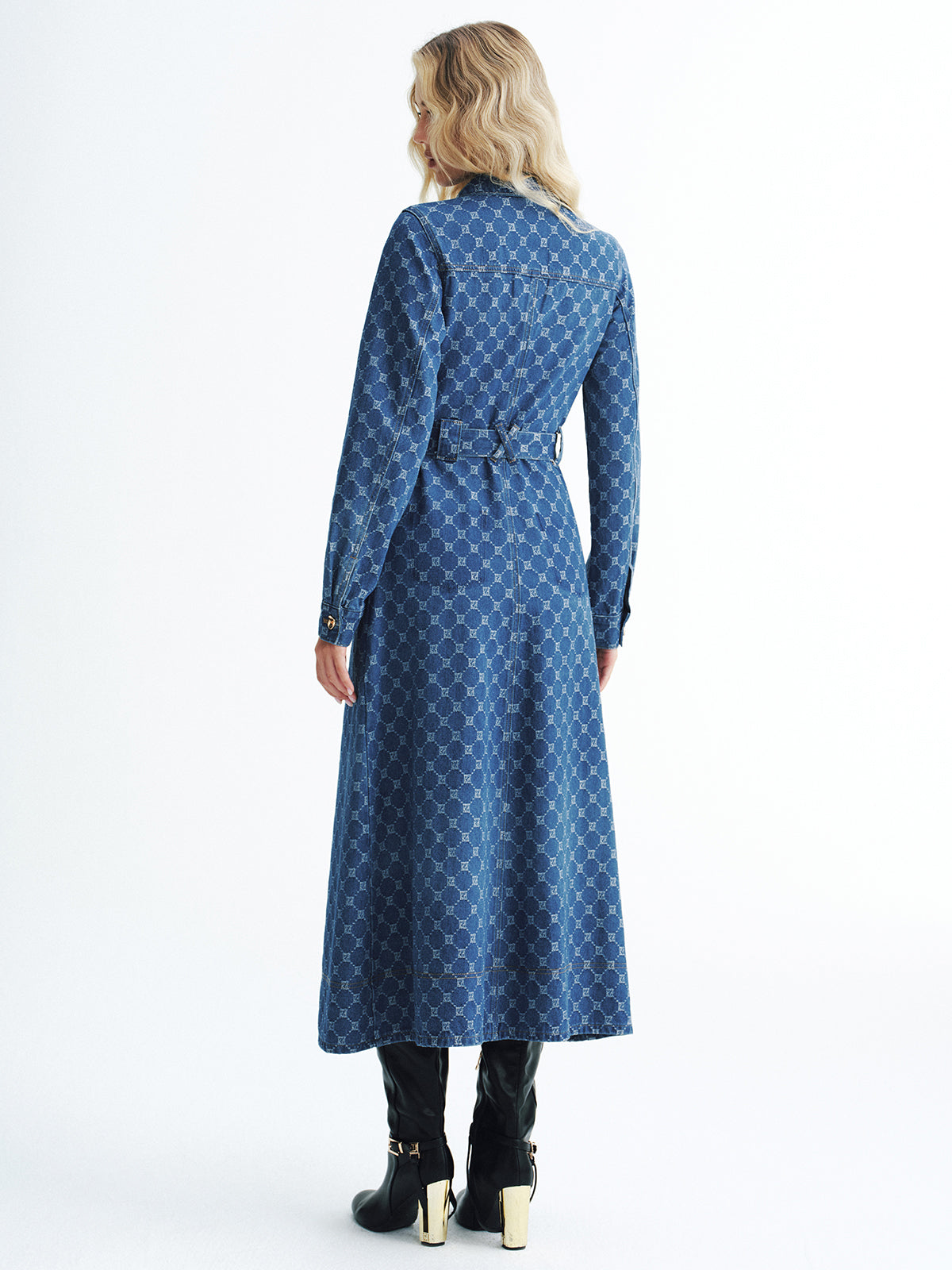 Robe chemise midi ceinturée en jean imprimé