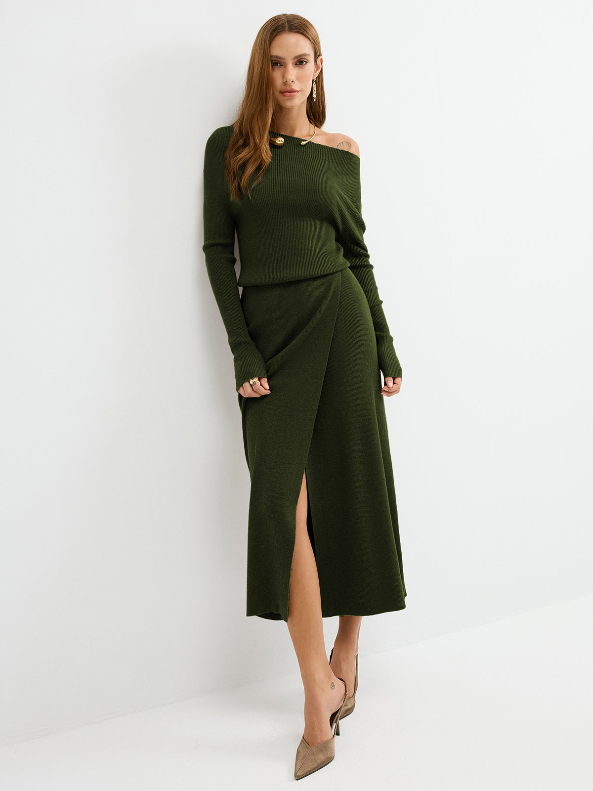 Maxikleid aus gerippter Wollmischung mit Carmenausschnitt