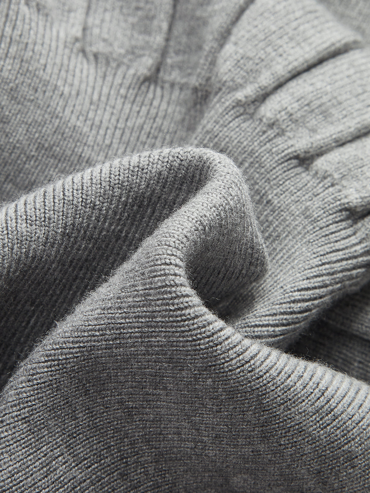 Strickjacke mit Spitzensaum und Rippstrick