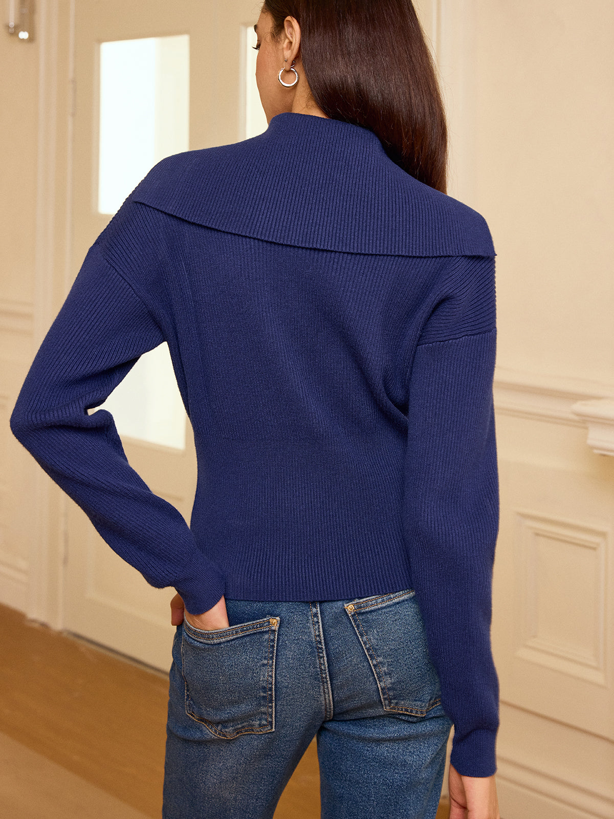Strickpullover mit Schalkragen und Schlüssellochausschnitt