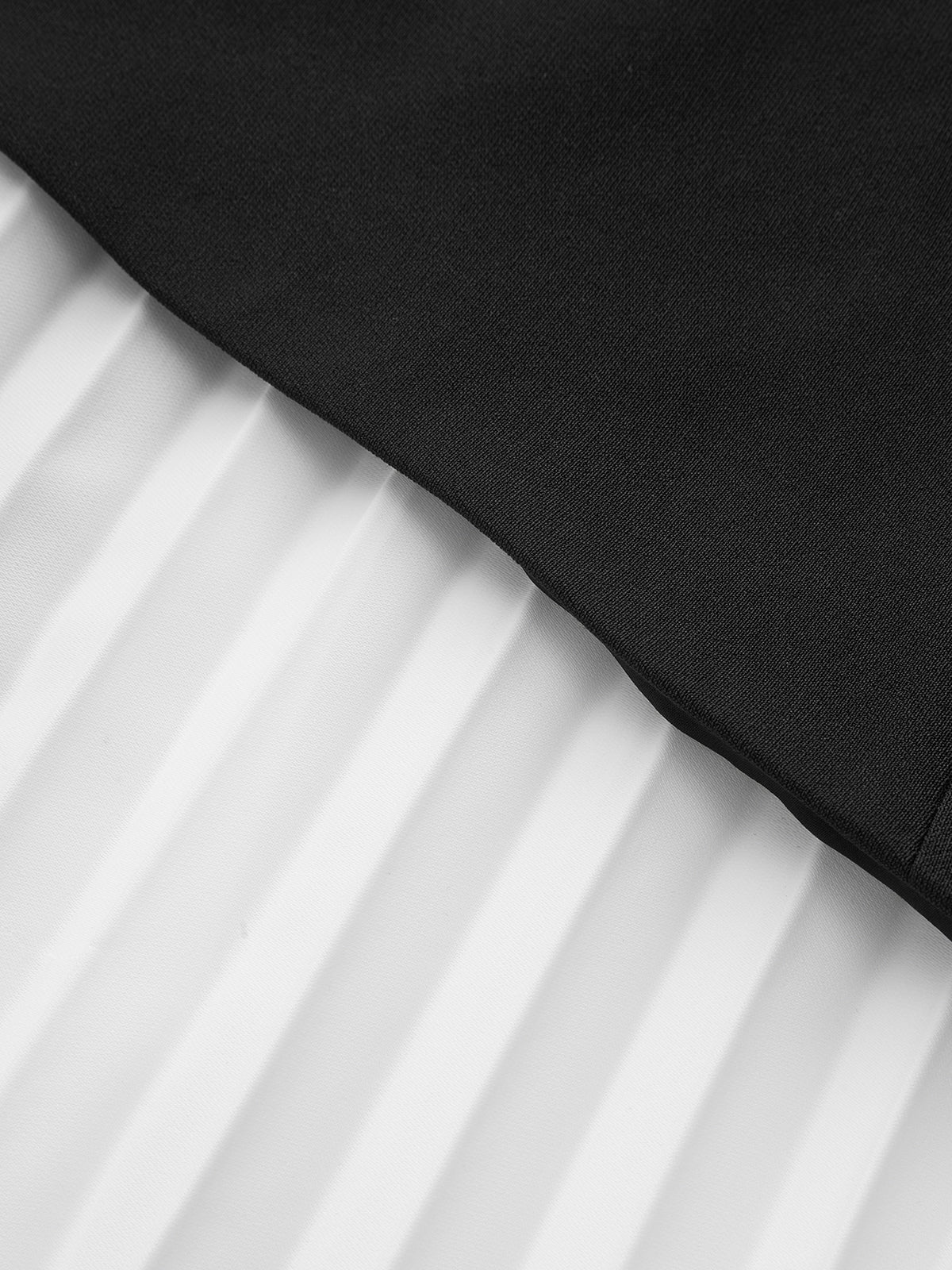 Robe longue plissée épaules dénudées color-block