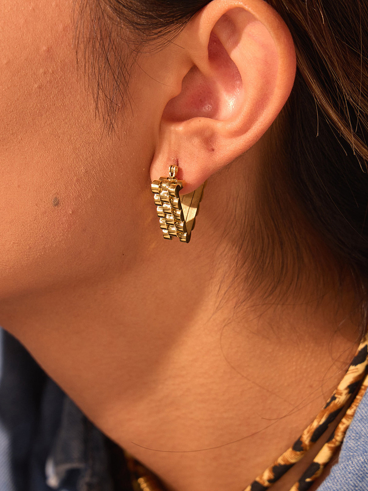 Boucles d'oreilles triangle engrenage doré