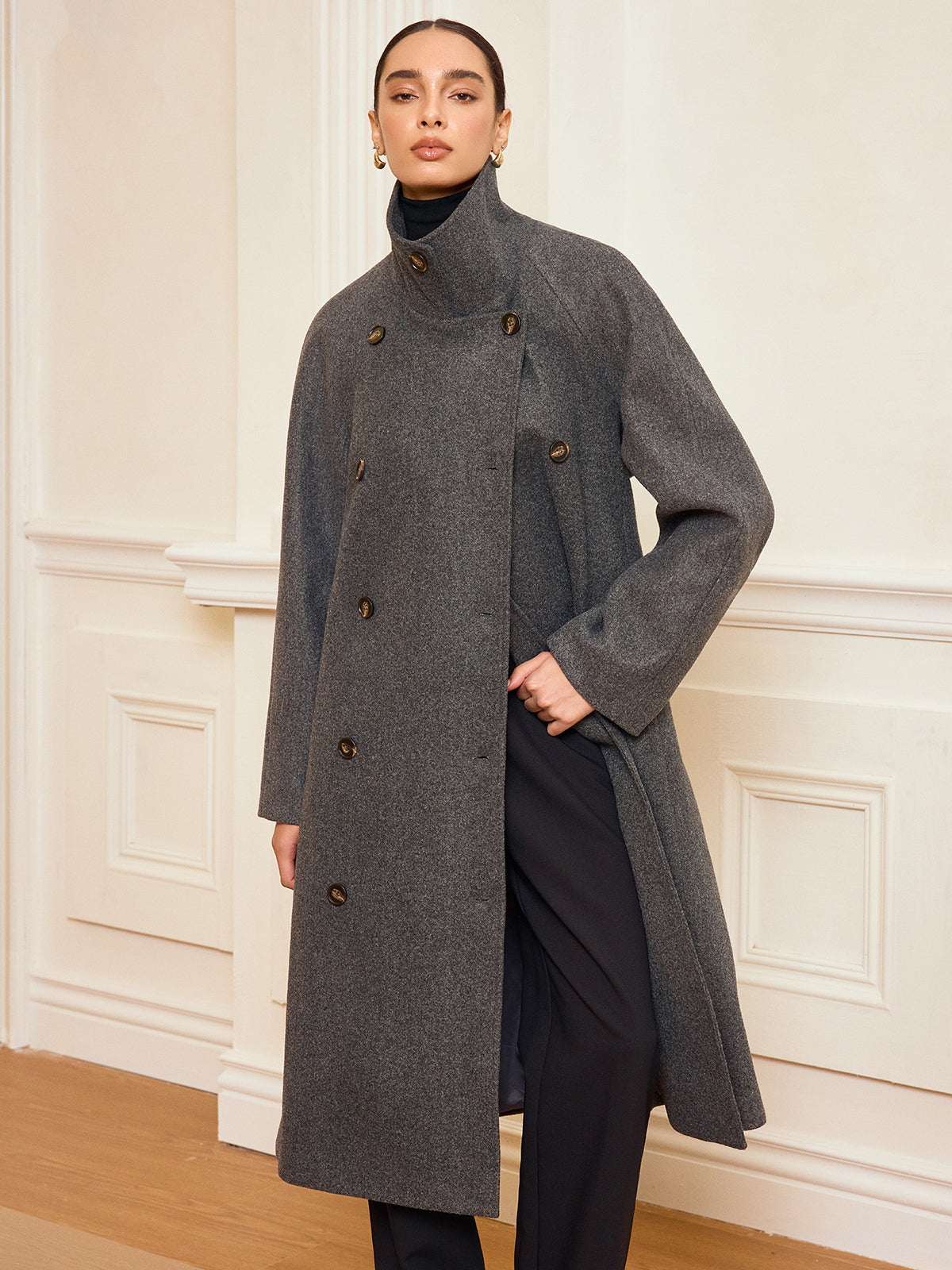 Gürtelmantel aus Tweed mit doppelreihiger Knopfleiste
