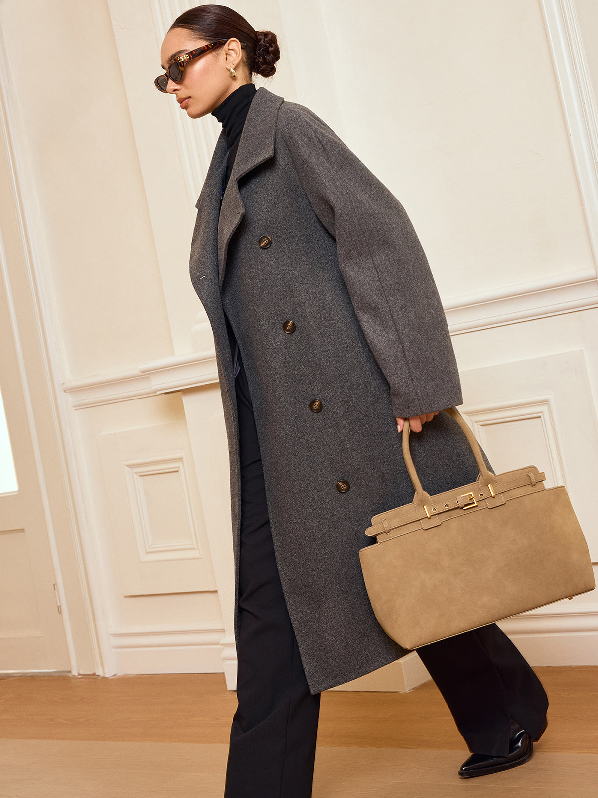 Gürtelmantel aus Tweed mit doppelreihiger Knopfleiste
