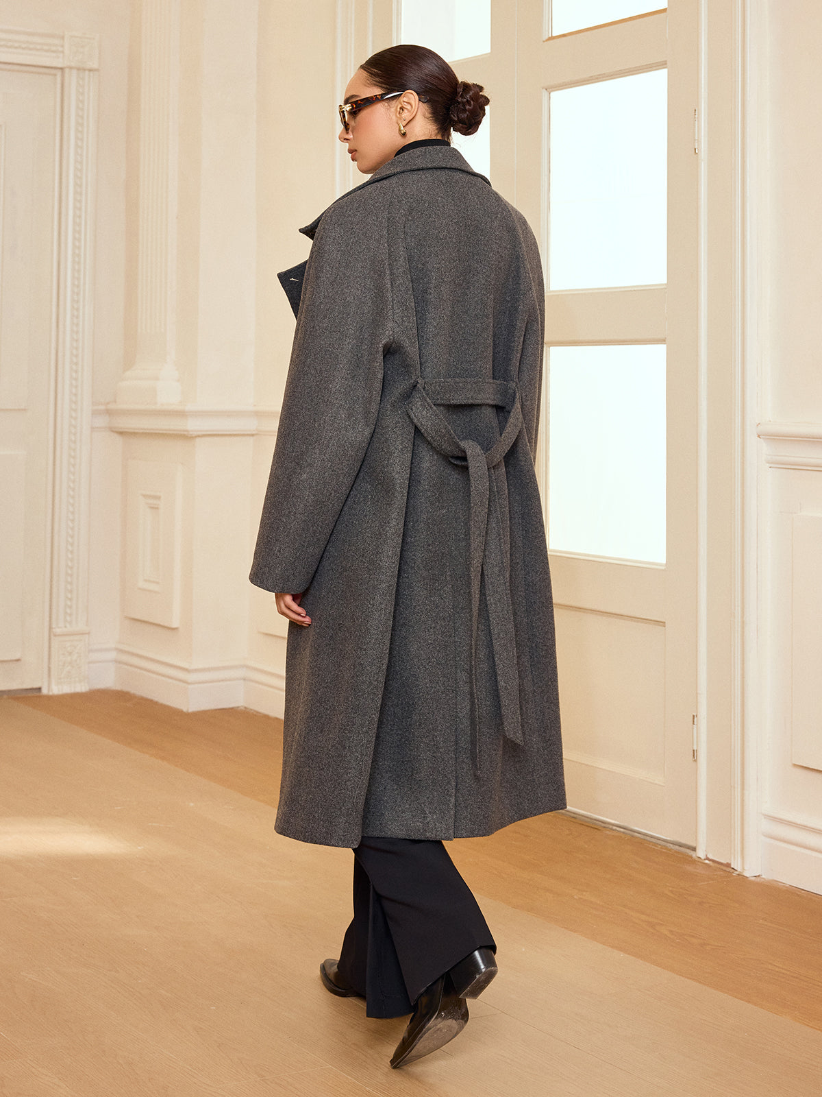 Manteau long croisé en tweed ceinturé