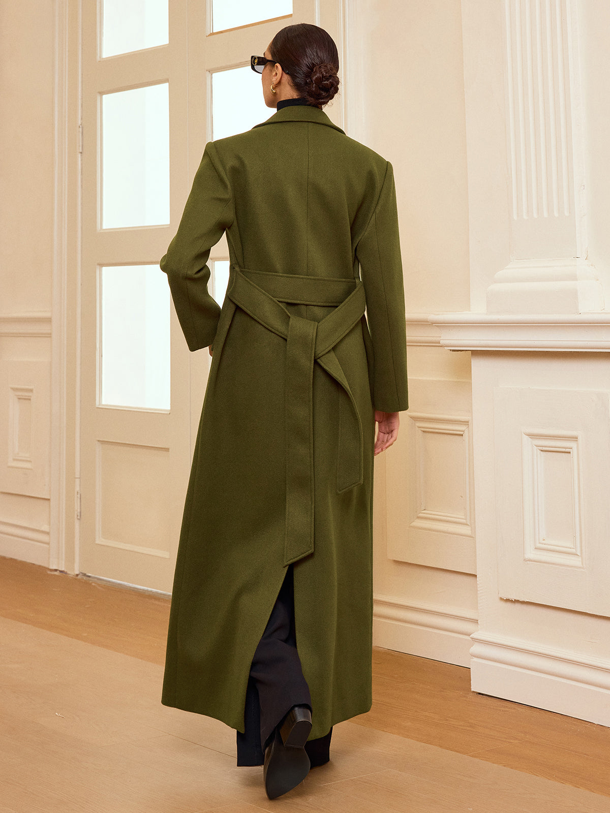 Manteau long ceinturé croisé
