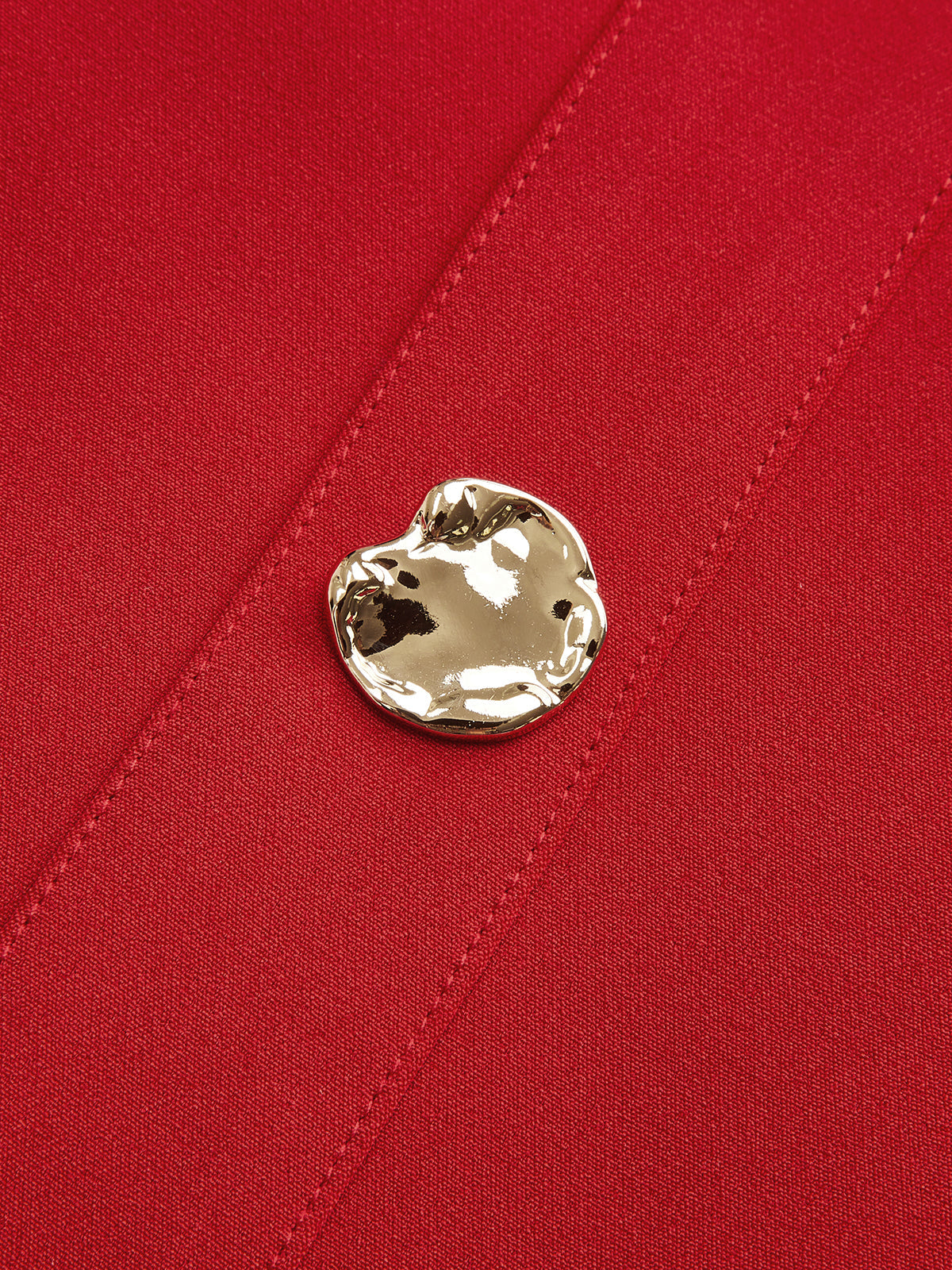 Kurzes Kleid mit eckigem Ausschnitt und Knopfleiste vorne