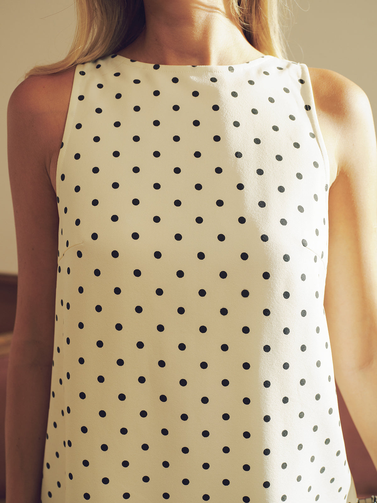 Mini-robe à pois avec nœud au dos
