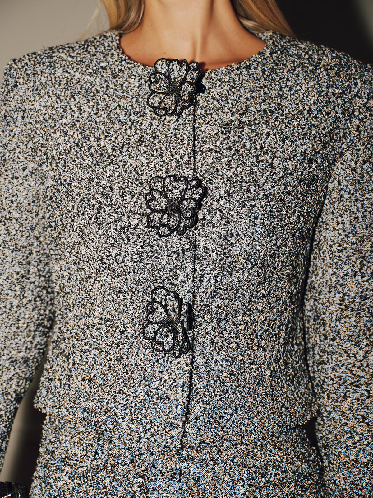 Blazer en tweed avec détails floraux 3D