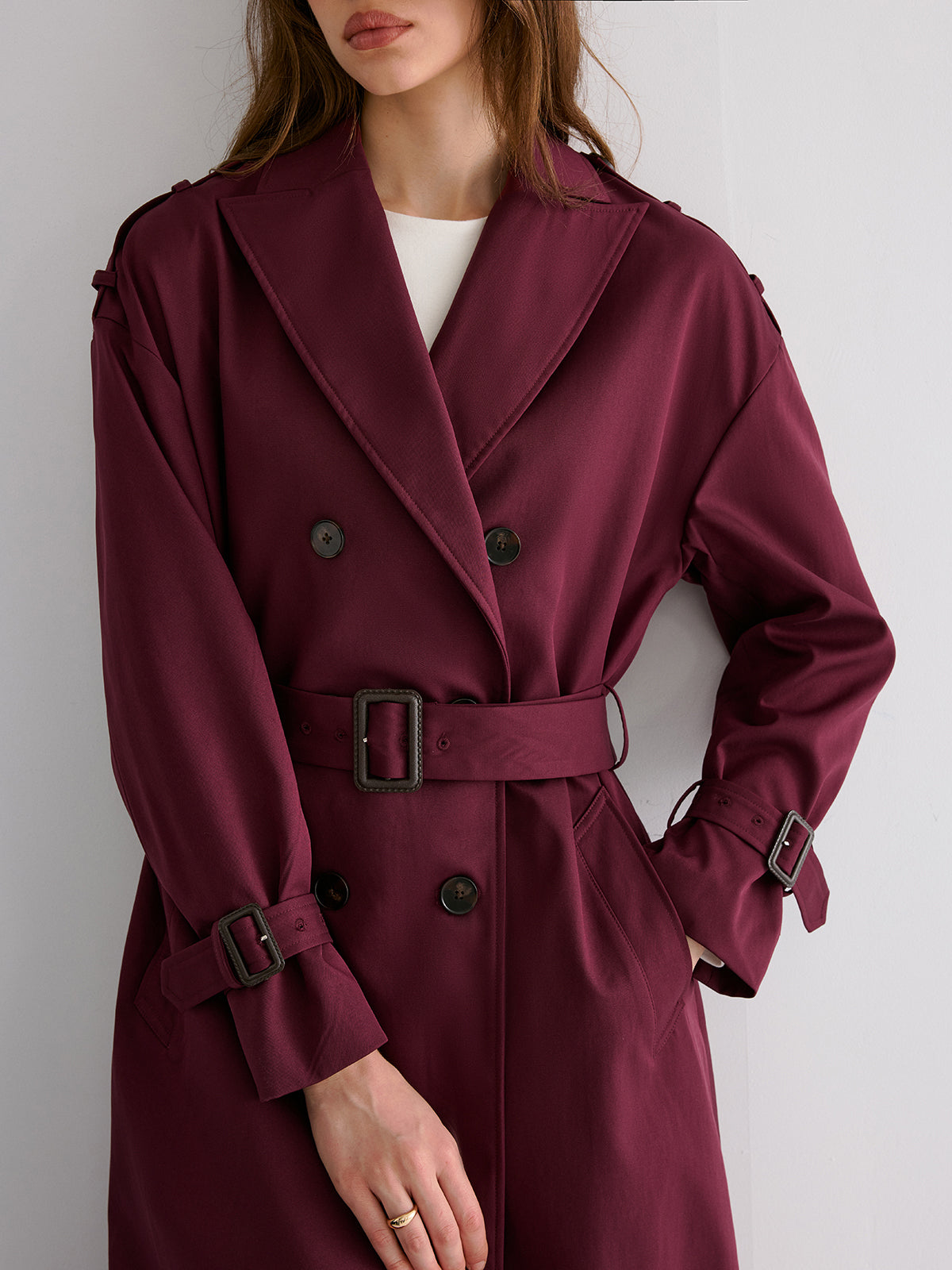 Trench-coat ceinturé à ourlet plissé