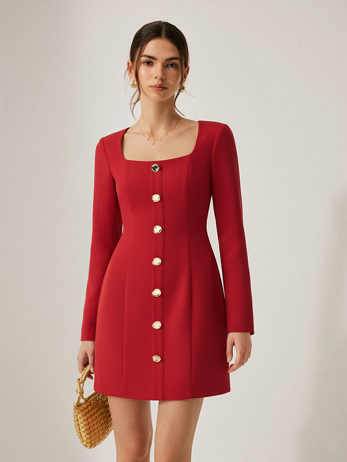 Kurzes Kleid mit eckigem Ausschnitt und Knopfleiste vorne